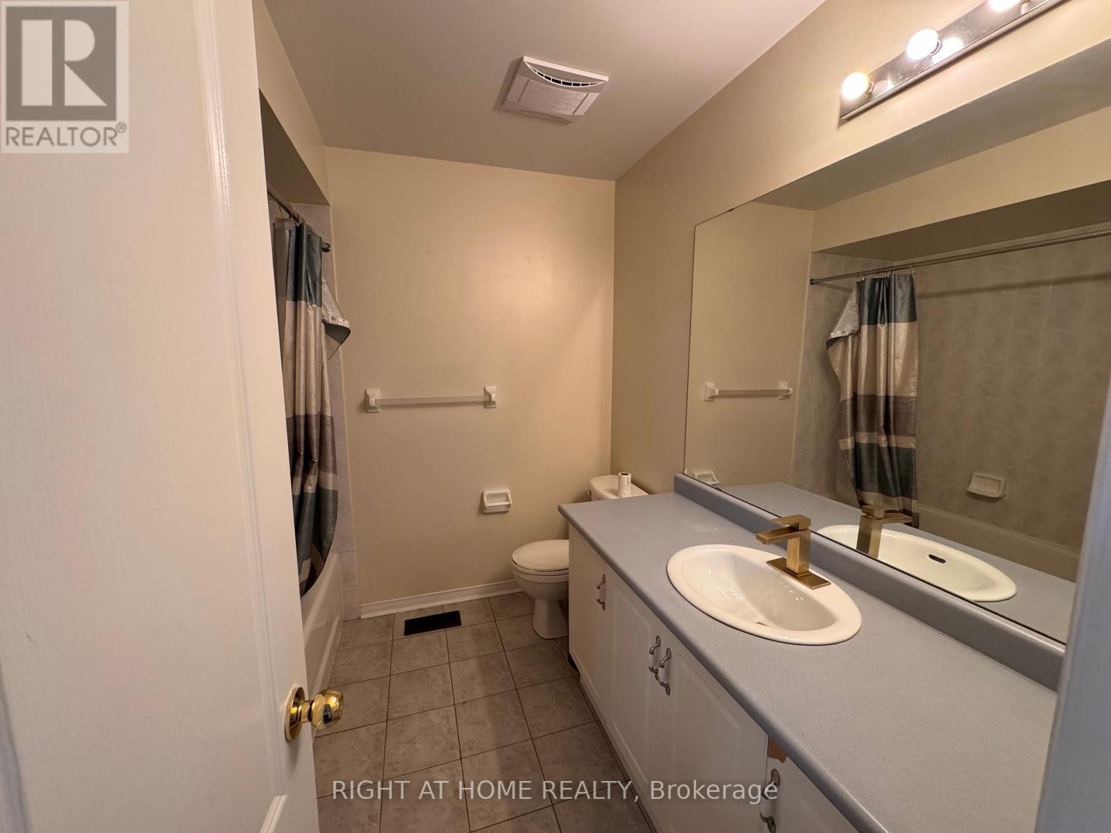 












22 TILLER TRAIL

,
Brampton (Fletcher's Creek Village),




Ontario
L6X4R2


