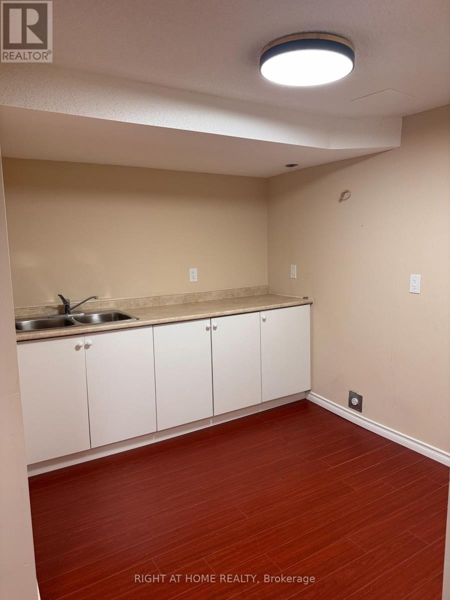 












22 TILLER TRAIL

,
Brampton (Fletcher's Creek Village),




Ontario
L6X4R2

