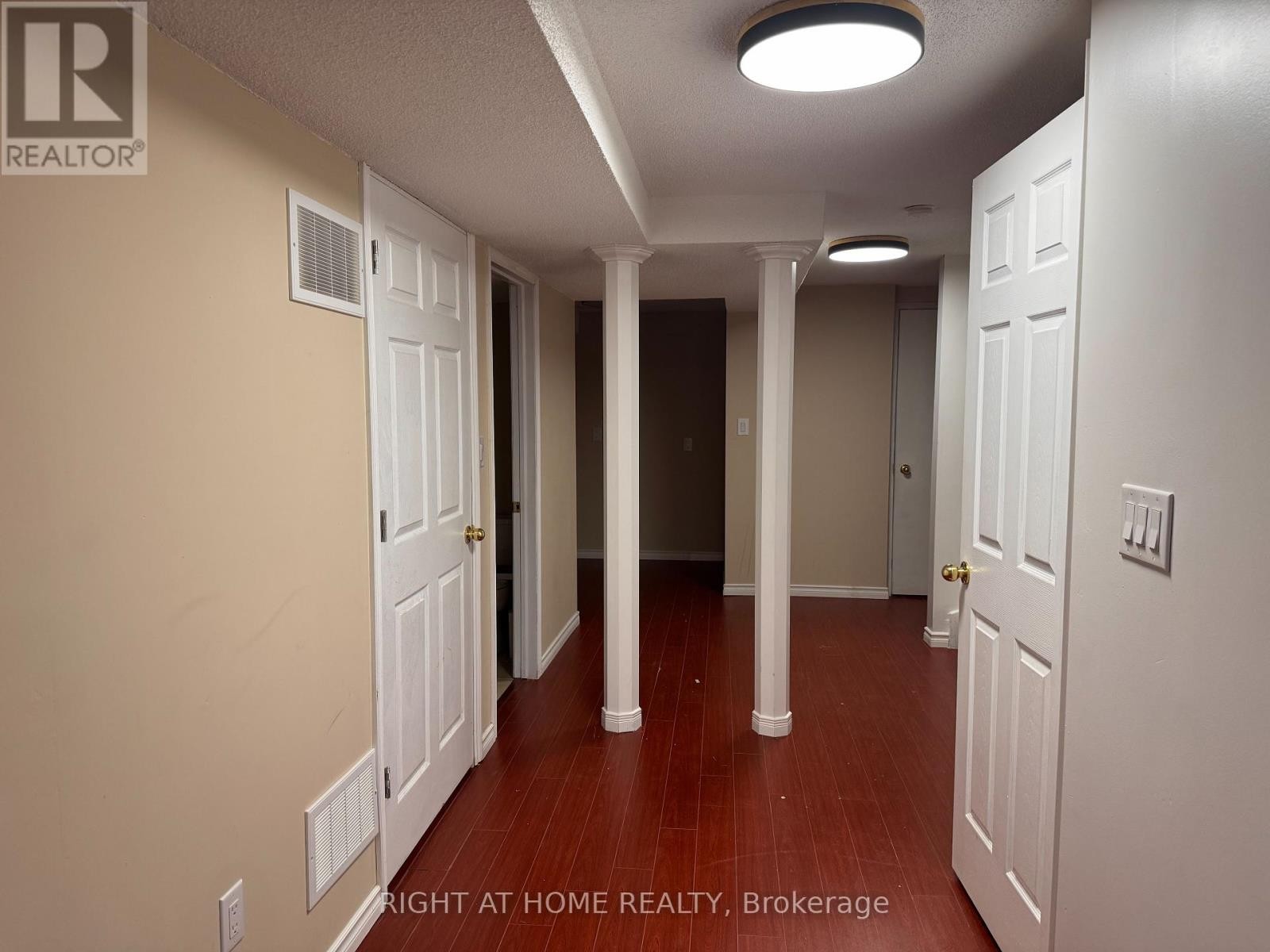 












22 TILLER TRAIL

,
Brampton (Fletcher's Creek Village),




Ontario
L6X4R2

