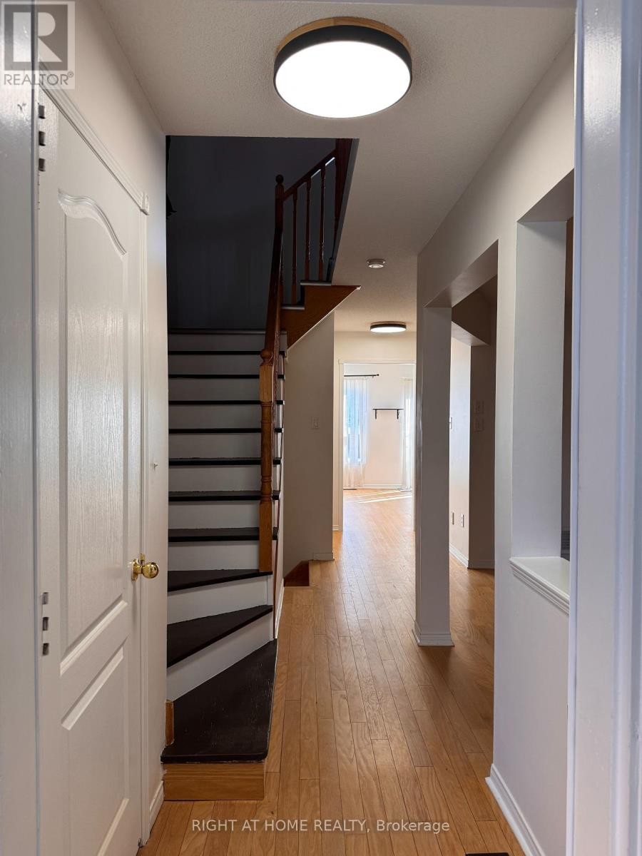












22 TILLER TRAIL

,
Brampton (Fletcher's Creek Village),




Ontario
L6X4R2

