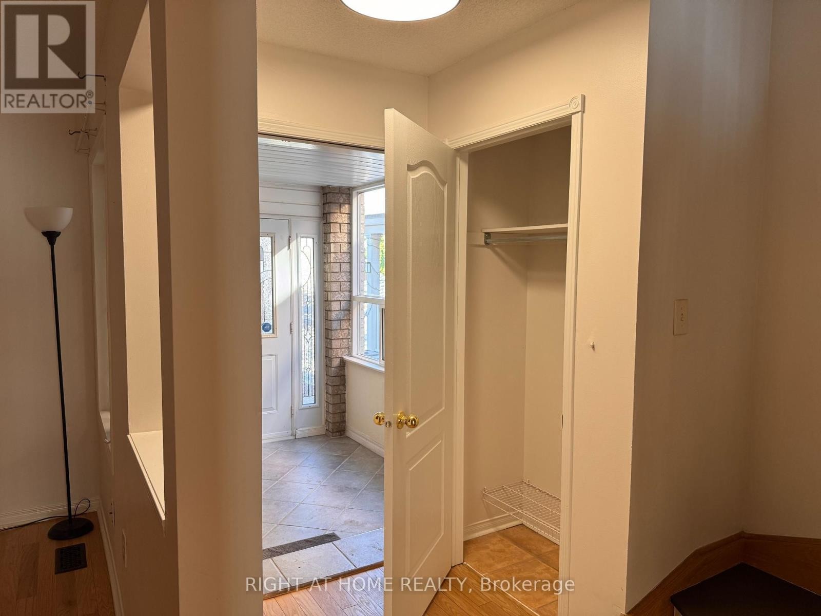 












22 TILLER TRAIL

,
Brampton (Fletcher's Creek Village),




Ontario
L6X4R2

