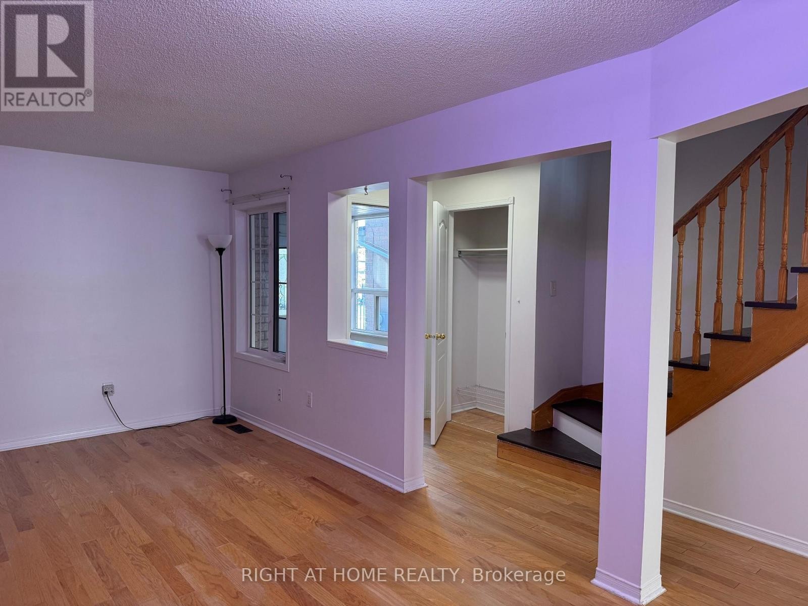 












22 TILLER TRAIL

,
Brampton (Fletcher's Creek Village),




Ontario
L6X4R2

