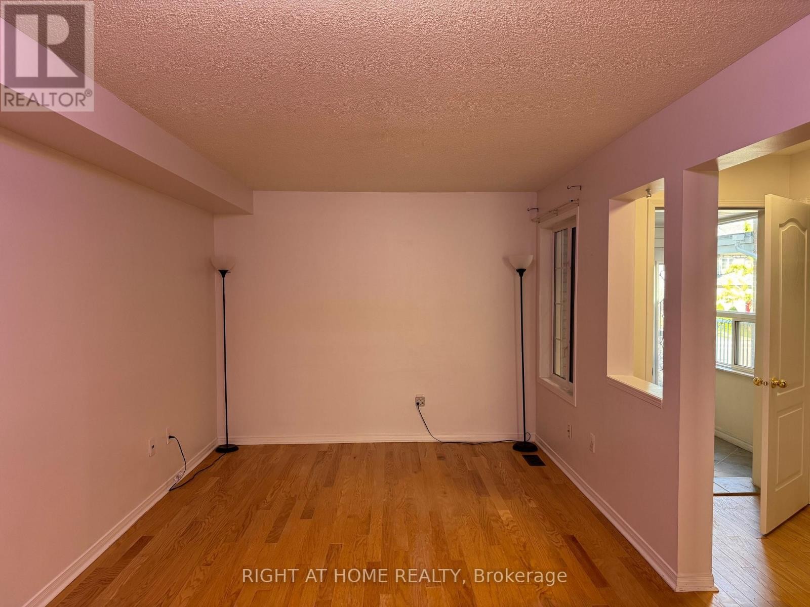 












22 TILLER TRAIL

,
Brampton (Fletcher's Creek Village),




Ontario
L6X4R2


