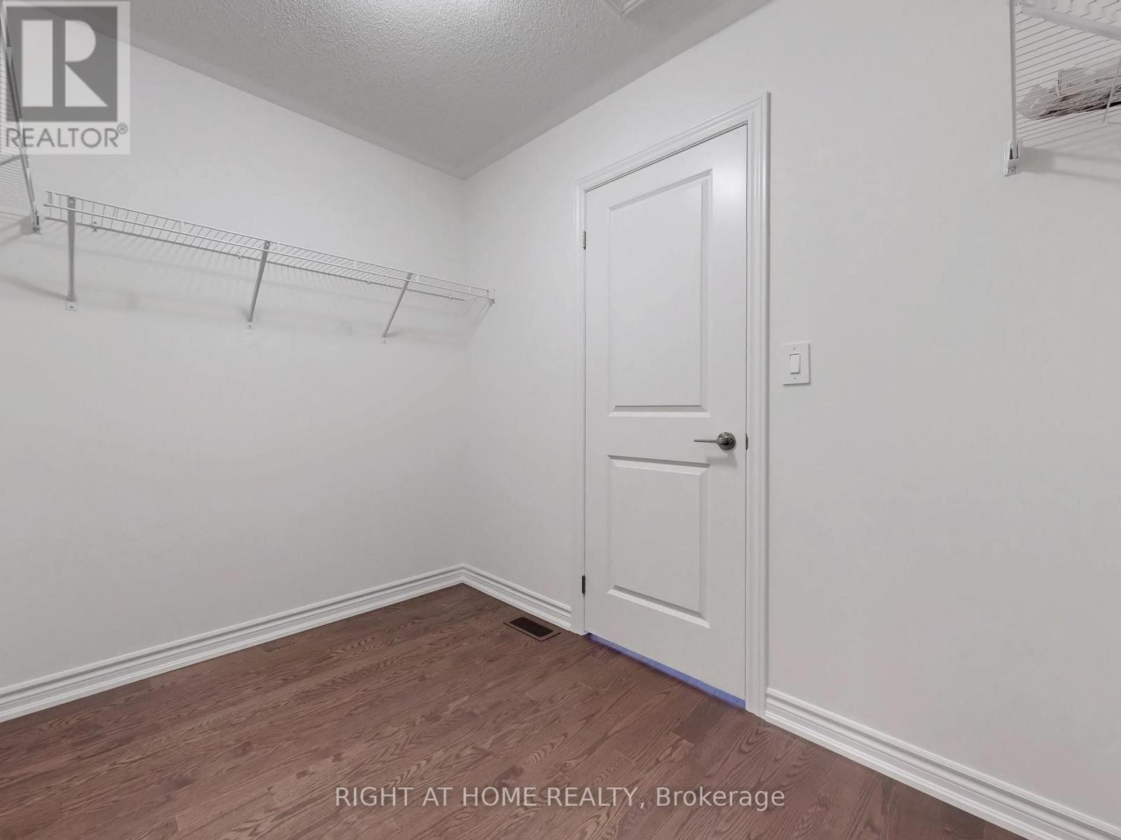 












328 BERGAMOT AVENUE

,
Milton (FO Ford),




Ontario
L9E1Y8


