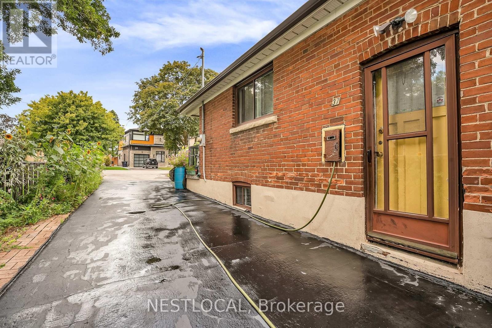 












37 ENFIELD AVENUE

,
Toronto (Alderwood),




Ontario
M8W1T6

