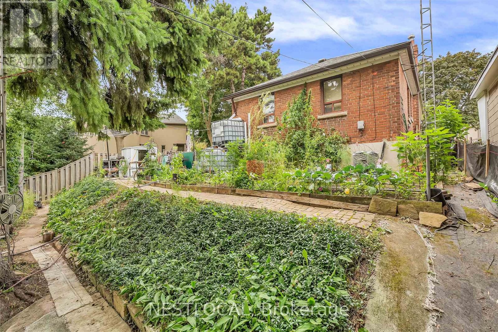 












37 ENFIELD AVENUE

,
Toronto (Alderwood),




Ontario
M8W1T6

