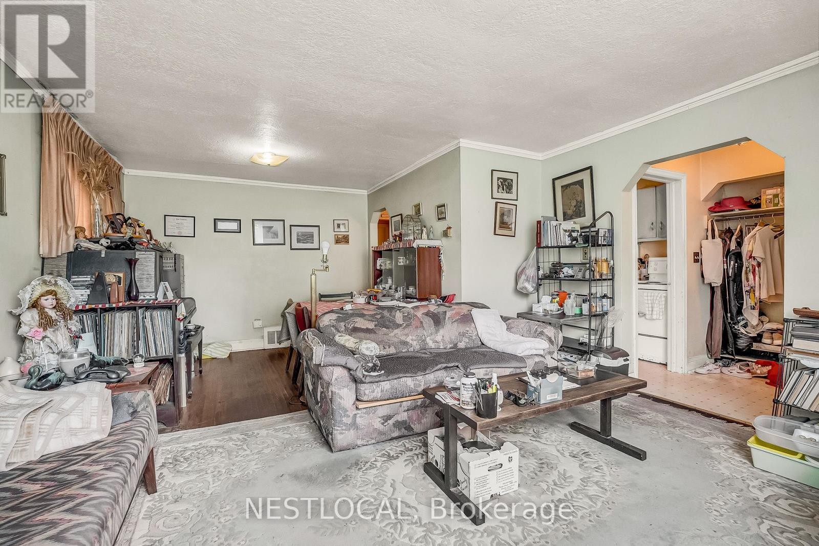 












37 ENFIELD AVENUE

,
Toronto (Alderwood),




Ontario
M8W1T6

