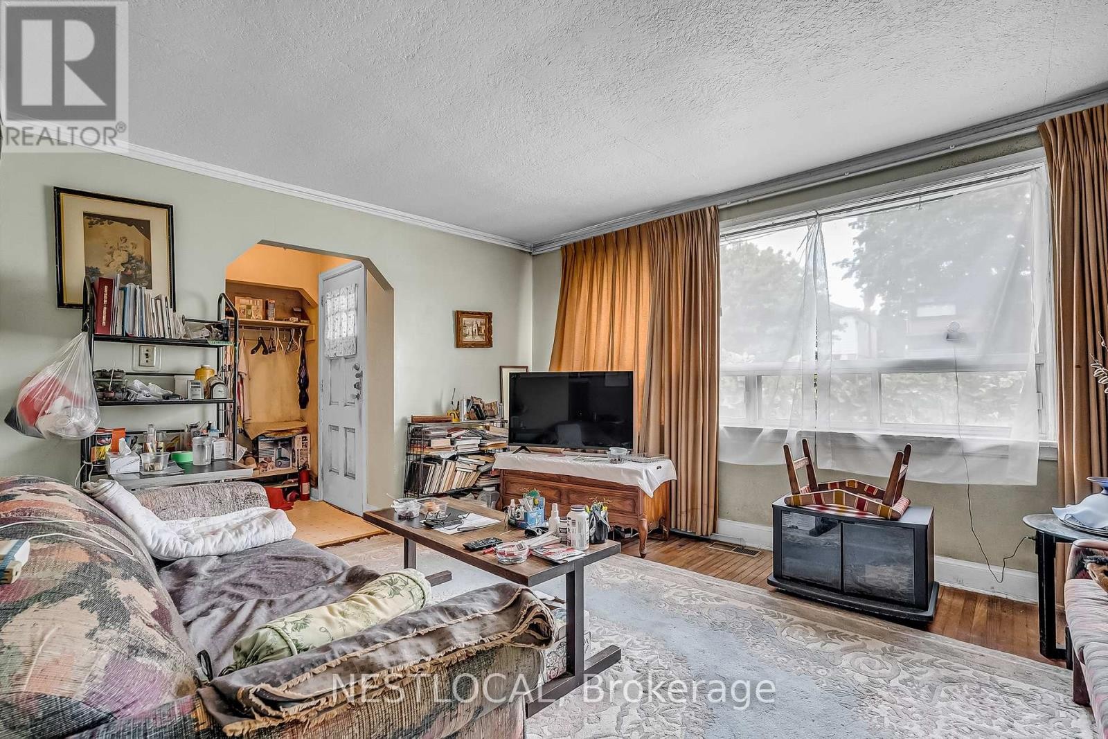 












37 ENFIELD AVENUE

,
Toronto (Alderwood),




Ontario
M8W1T6

