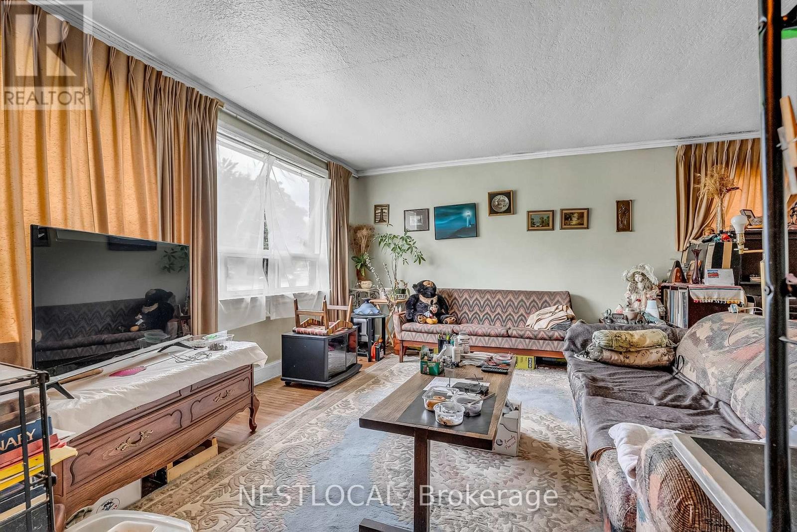 












37 ENFIELD AVENUE

,
Toronto (Alderwood),




Ontario
M8W1T6

