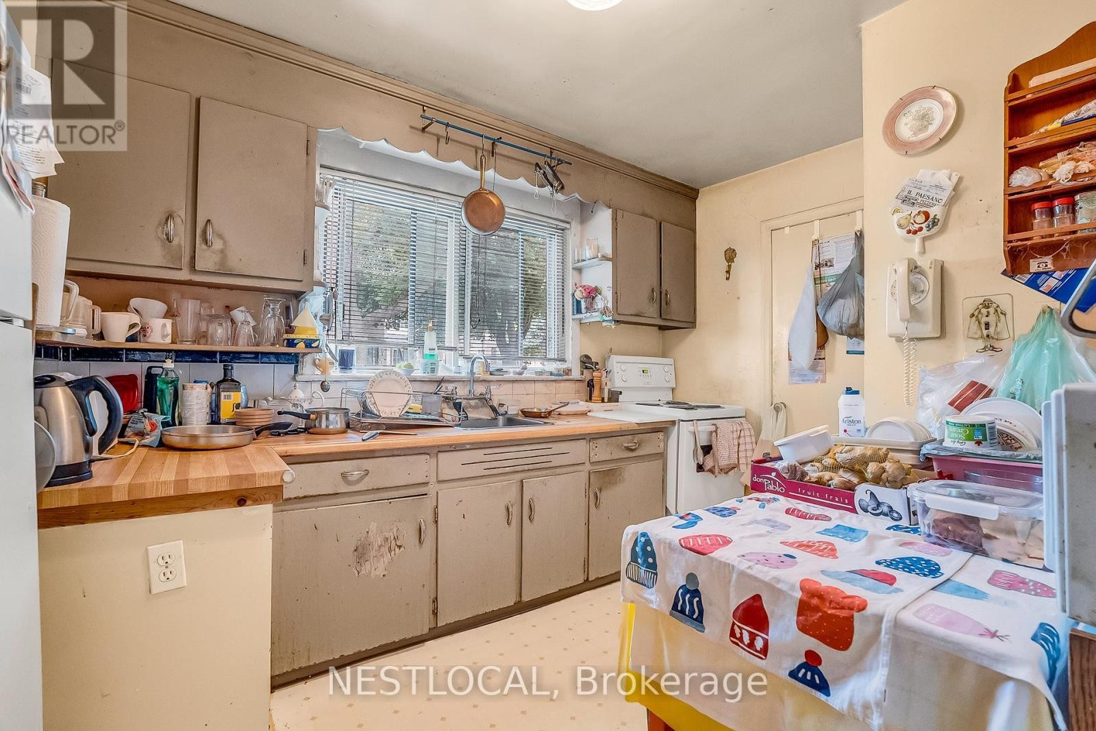 












37 ENFIELD AVENUE

,
Toronto (Alderwood),




Ontario
M8W1T6

