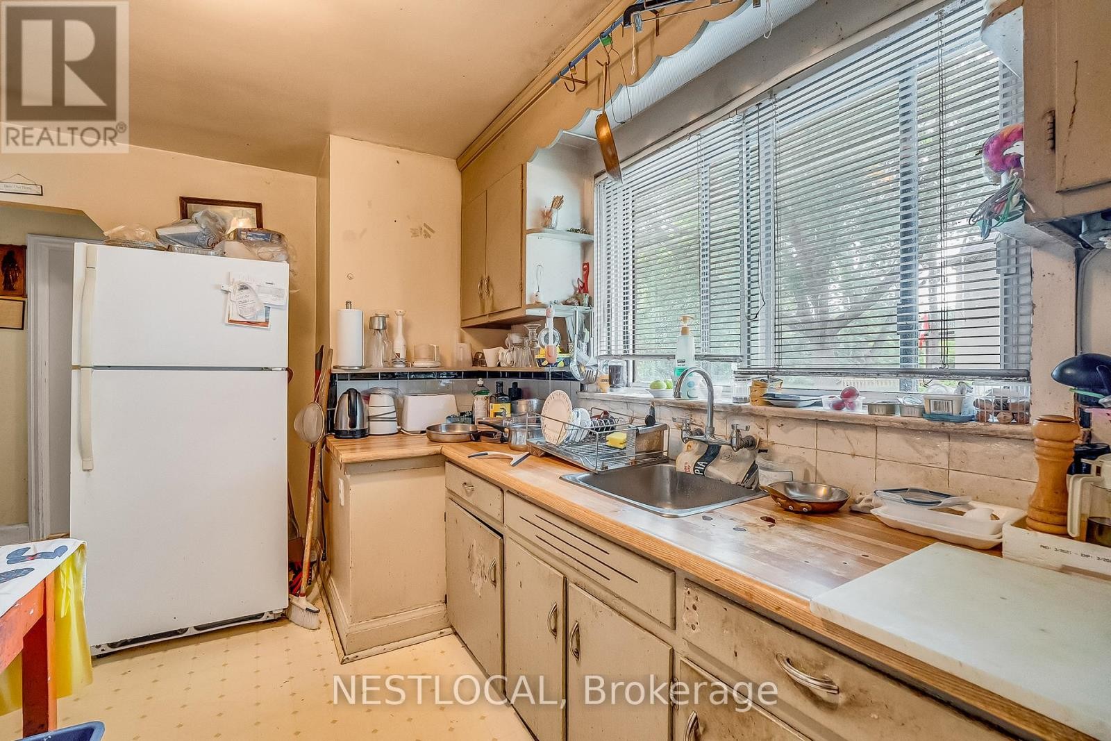 












37 ENFIELD AVENUE

,
Toronto (Alderwood),




Ontario
M8W1T6

