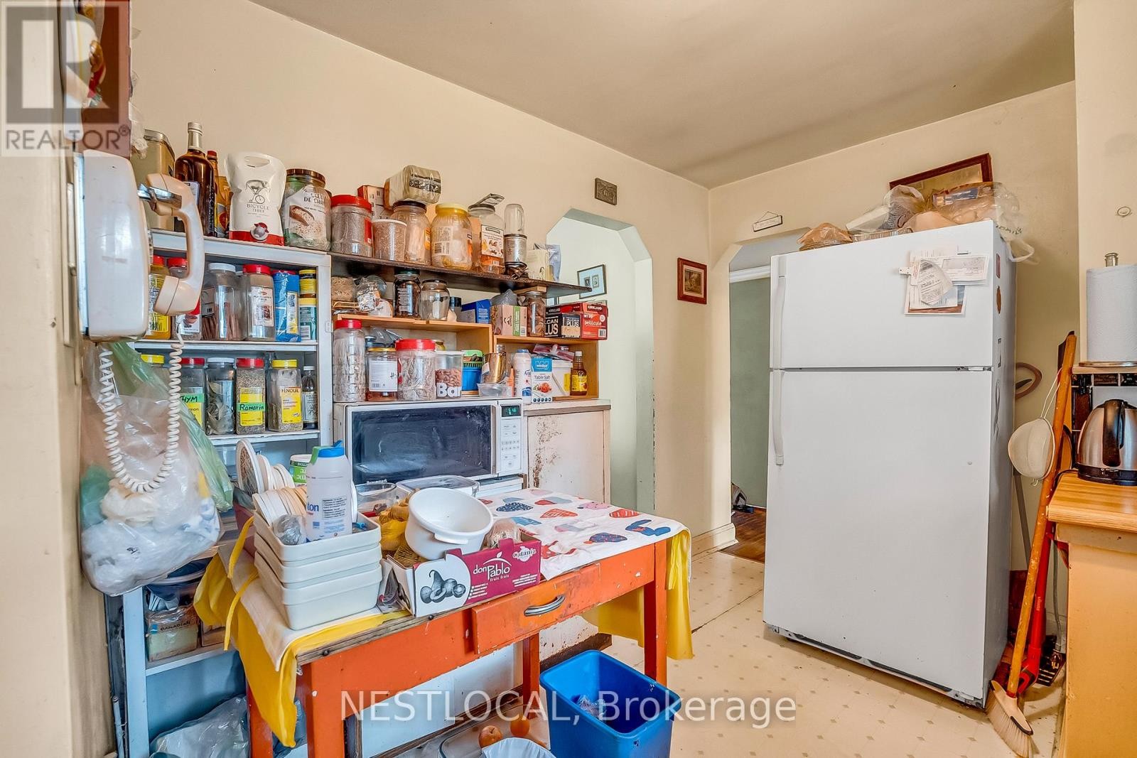 












37 ENFIELD AVENUE

,
Toronto (Alderwood),




Ontario
M8W1T6

