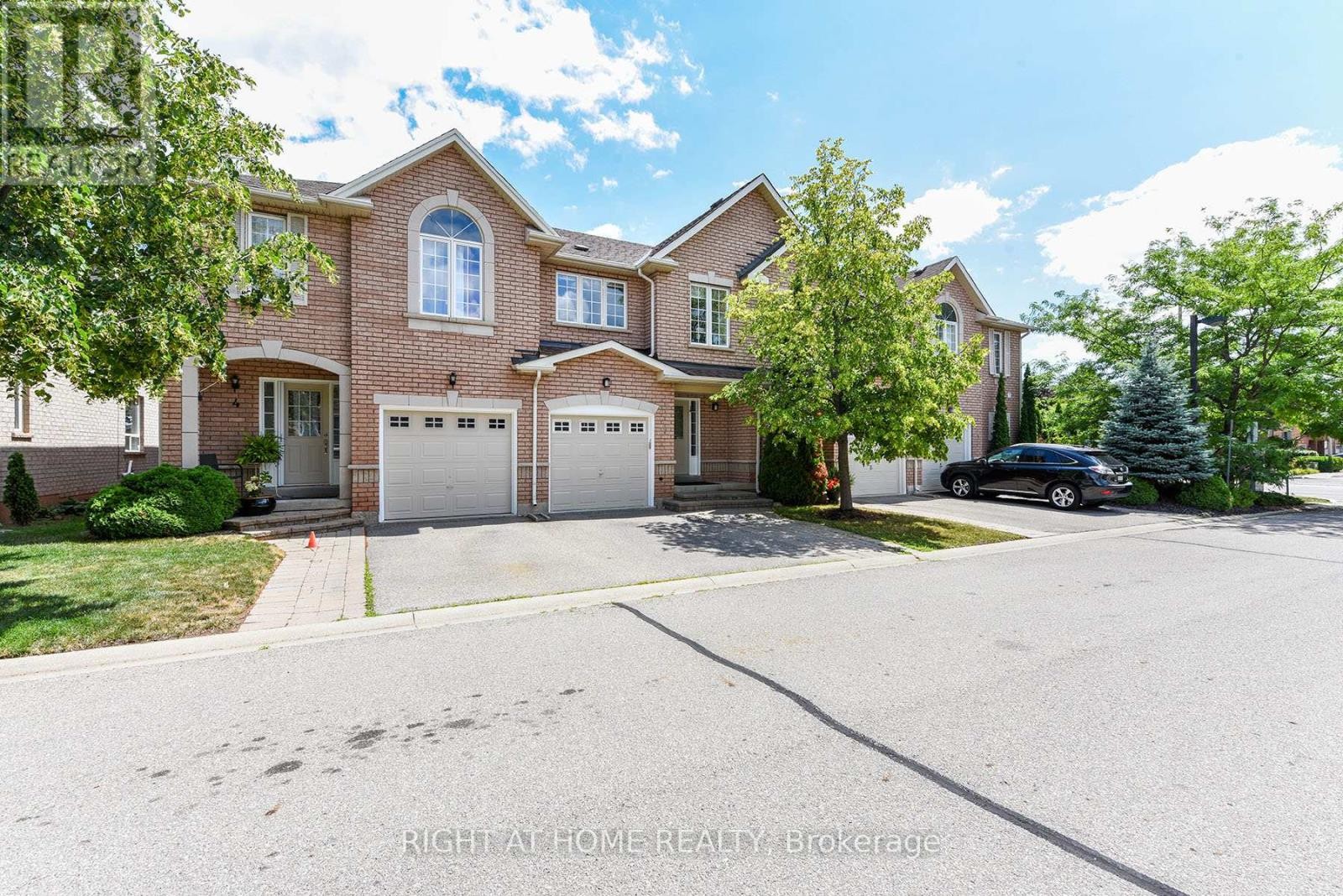 












3 - 1551 REEVES GATE

,
Oakville (GA Glen Abbey),




Ontario
L6M5C5

