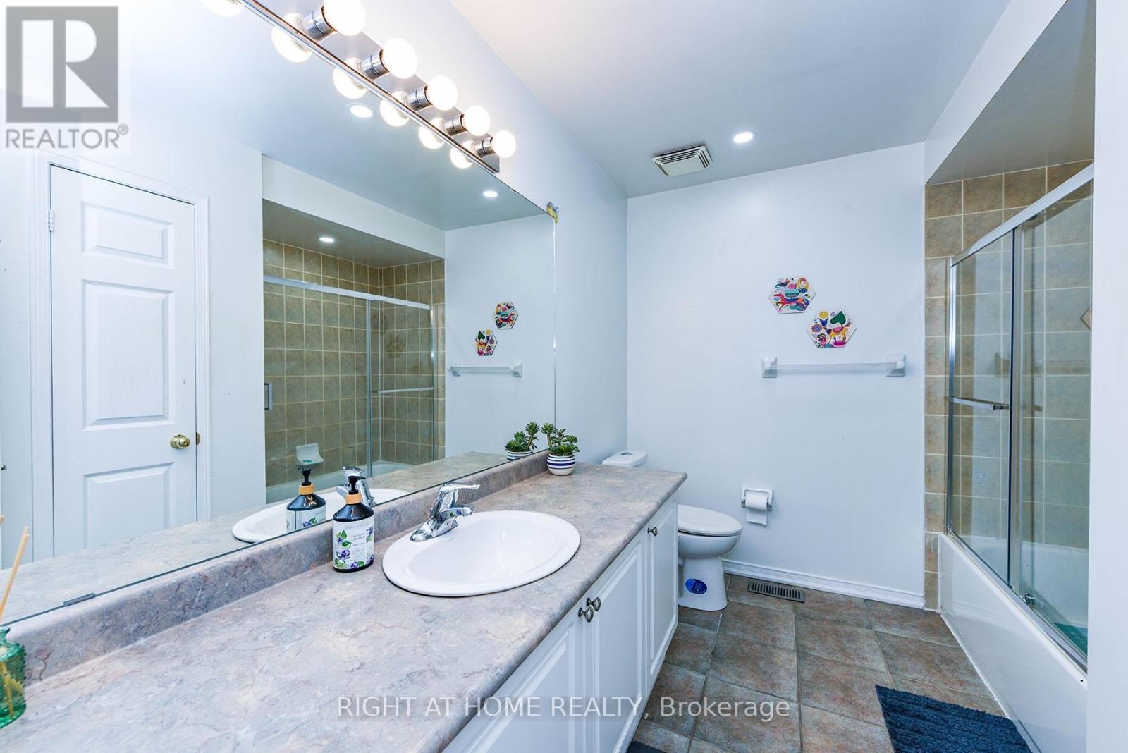 












3 - 1551 REEVES GATE

,
Oakville (GA Glen Abbey),




Ontario
L6M5C5

