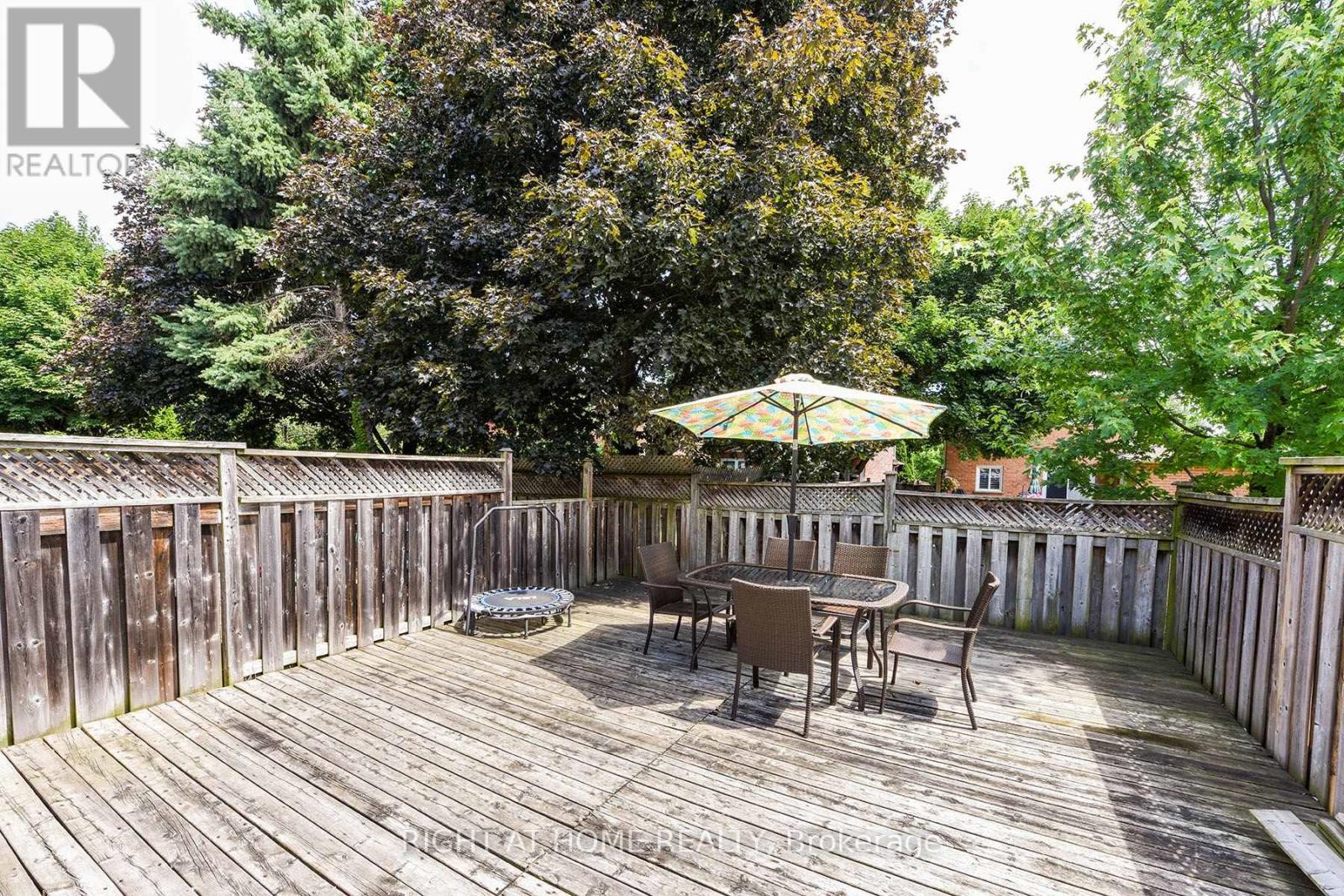












3 - 1551 REEVES GATE

,
Oakville (GA Glen Abbey),




Ontario
L6M5C5

