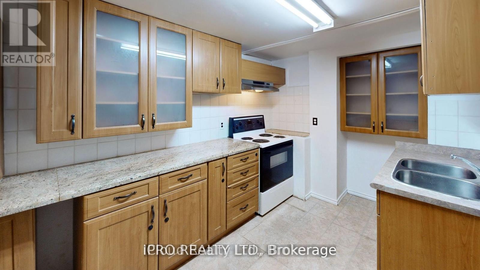 












32 DAFOE CRESCENT

,
Brampton (Fletcher's West),




Ontario
L6Y2L2

