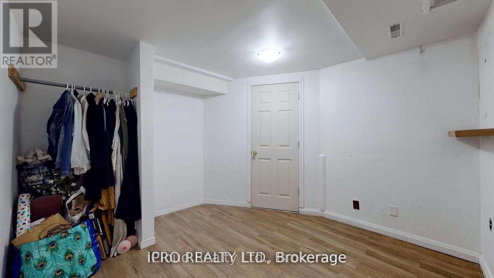 












32 DAFOE CRESCENT

,
Brampton (Fletcher's West),




Ontario
L6Y2L2

