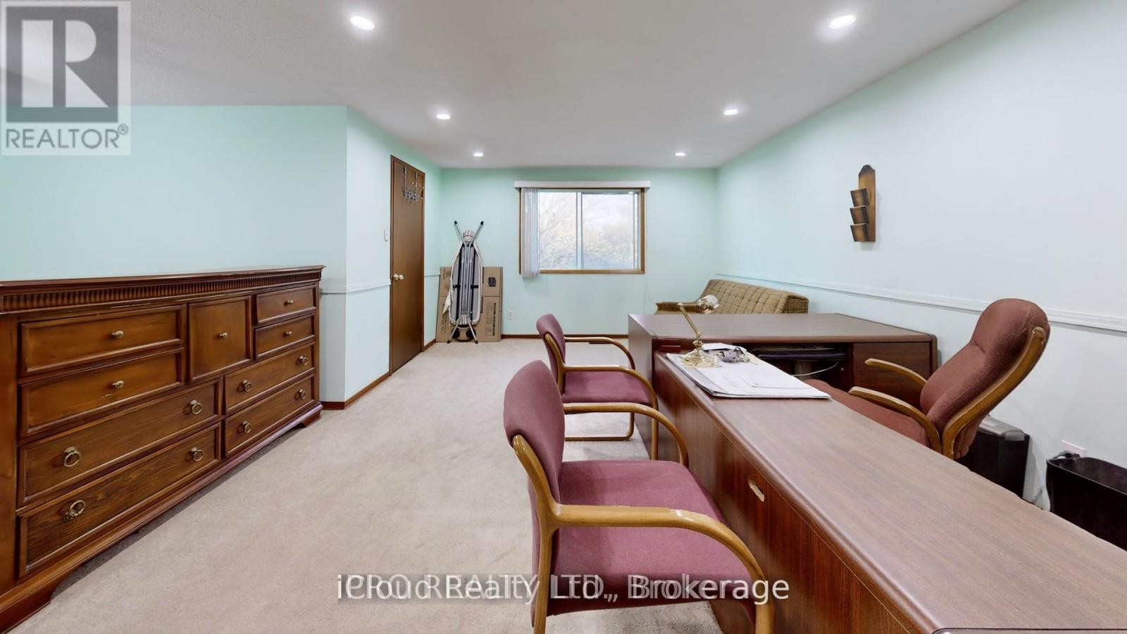 












32 DAFOE CRESCENT

,
Brampton (Fletcher's West),




Ontario
L6Y2L2

