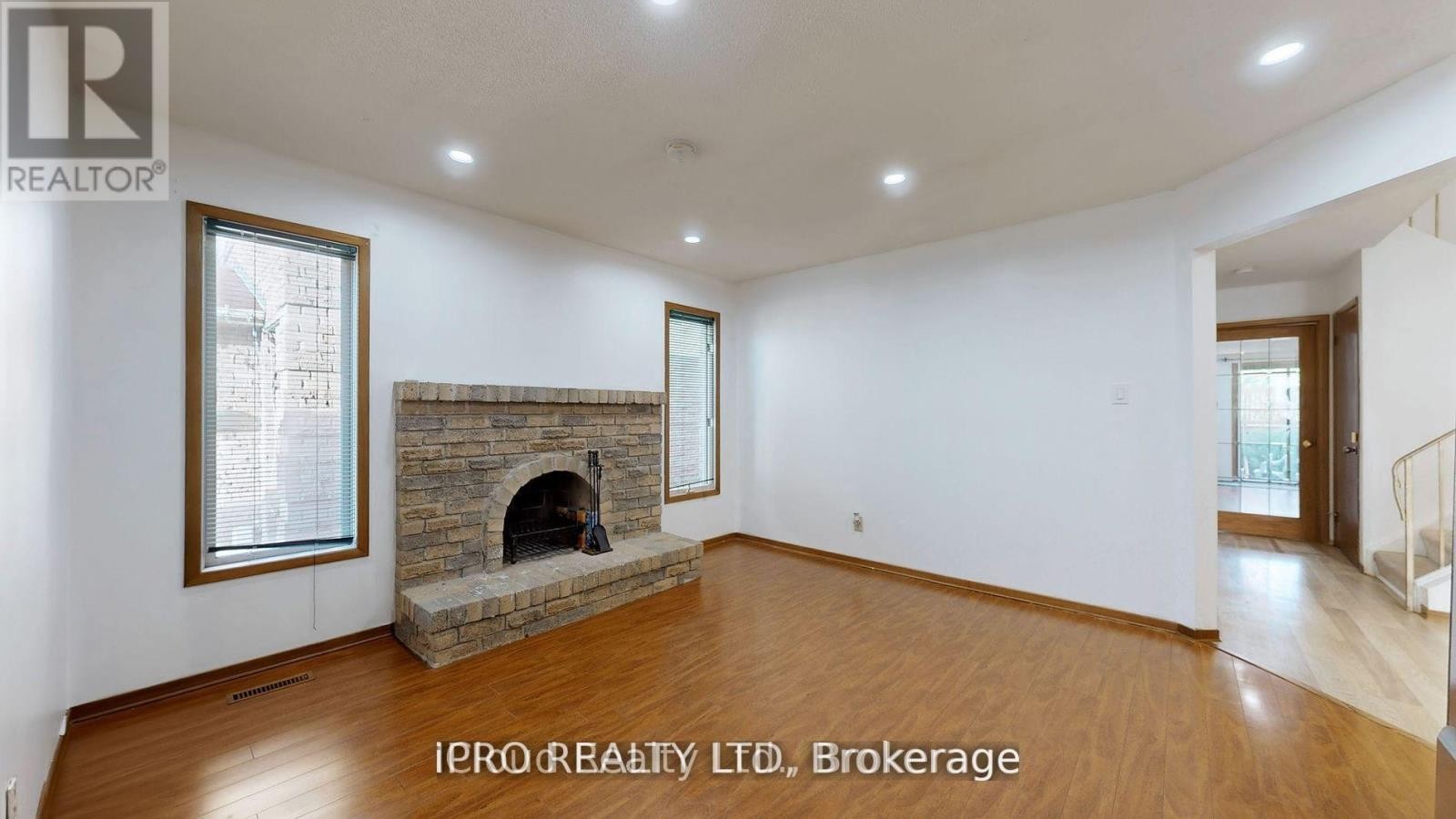 












32 DAFOE CRESCENT

,
Brampton (Fletcher's West),




Ontario
L6Y2L2

