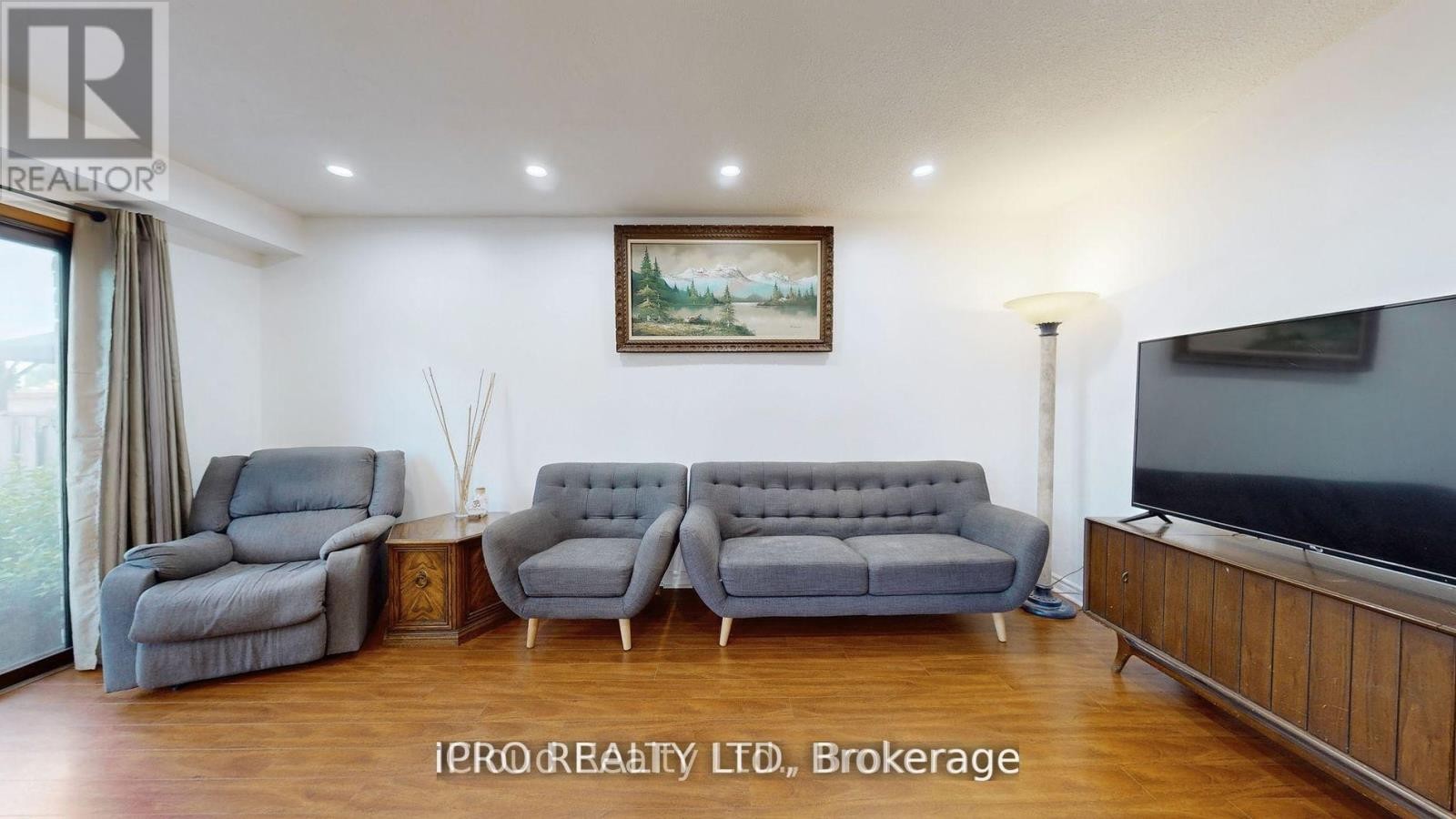 












32 DAFOE CRESCENT

,
Brampton (Fletcher's West),




Ontario
L6Y2L2


