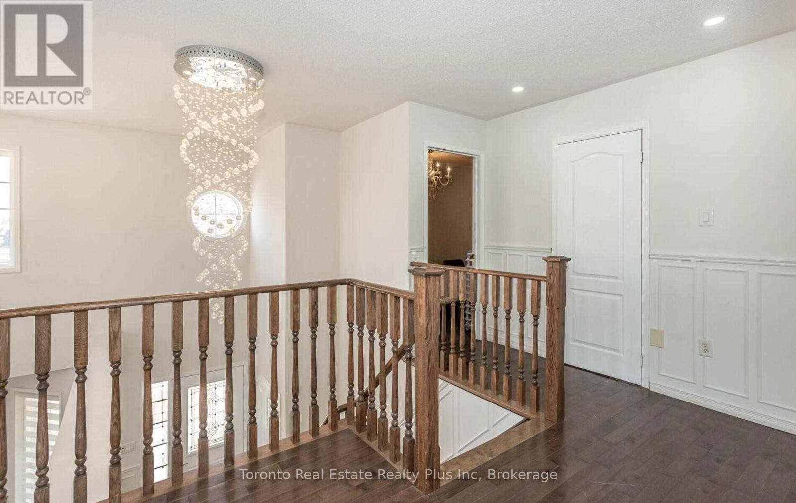 












1 WILD INDIGO CRESCENT

,
Brampton (Sandringham-Wellington),




Ontario
L6R2K1


