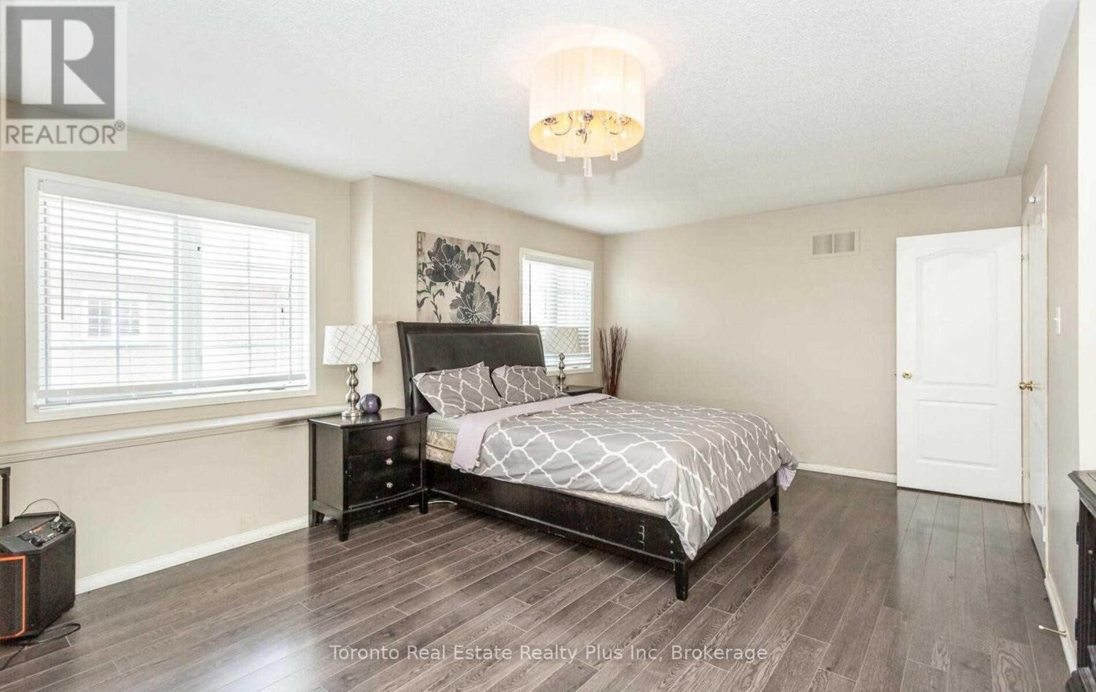 












1 WILD INDIGO CRESCENT

,
Brampton (Sandringham-Wellington),




Ontario
L6R2K1

