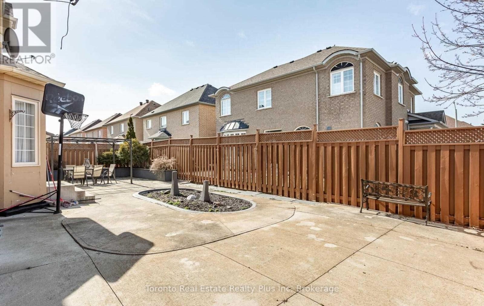 












1 WILD INDIGO CRESCENT

,
Brampton (Sandringham-Wellington),




Ontario
L6R2K1

