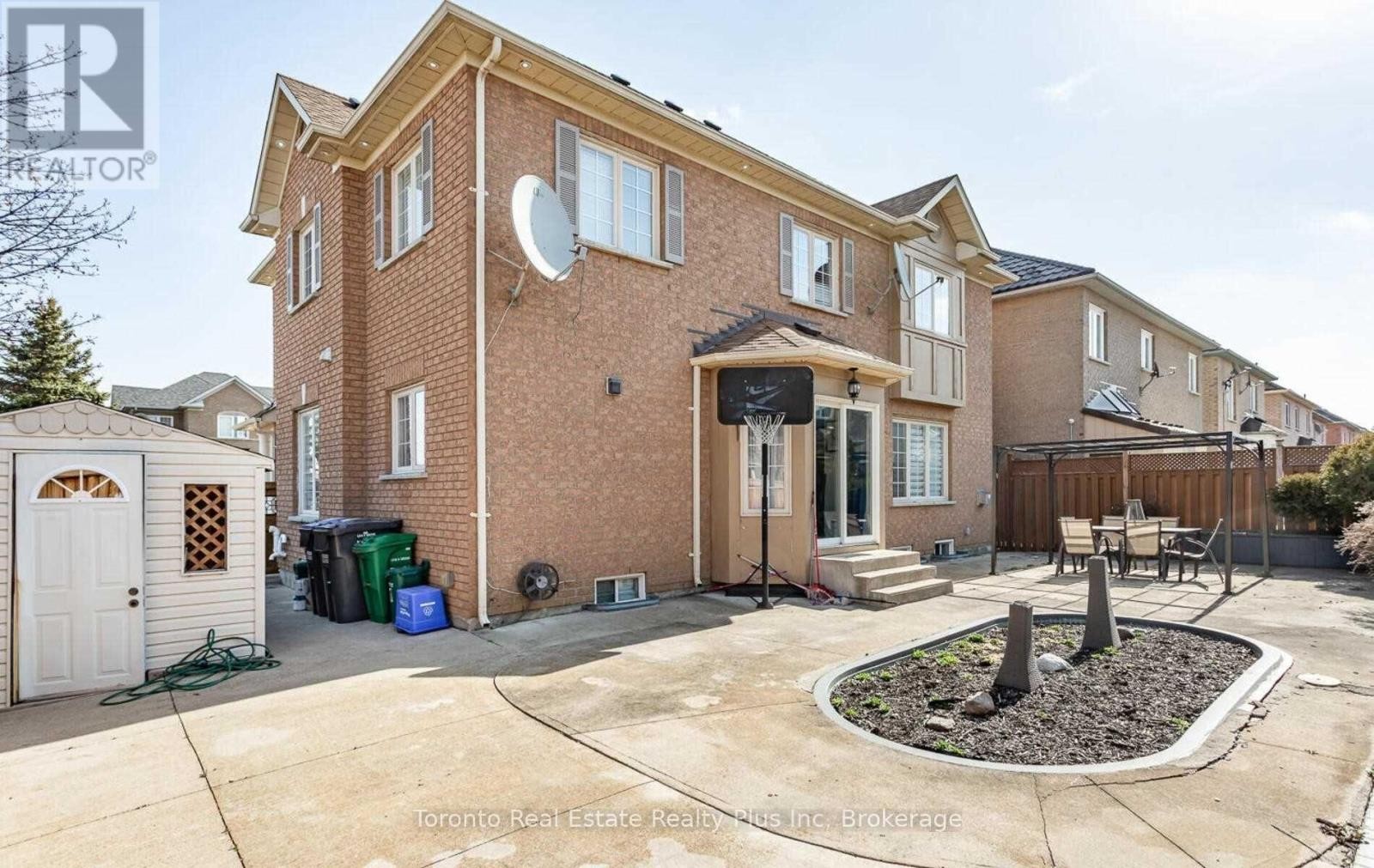 












1 WILD INDIGO CRESCENT

,
Brampton (Sandringham-Wellington),




Ontario
L6R2K1

