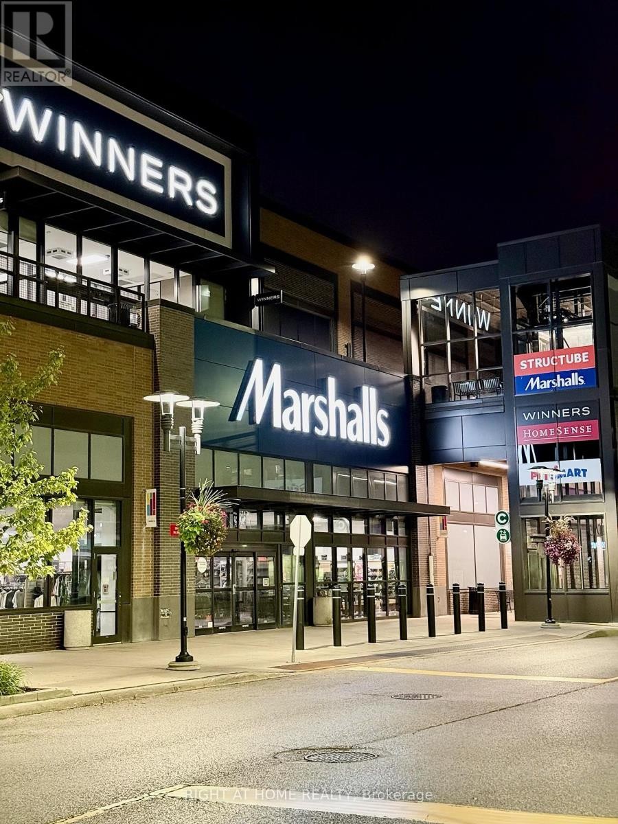 












154 EDINBOROUGH COURT

,
Toronto (Rockcliffe-Smythe),




Ontario
M6N2E8

