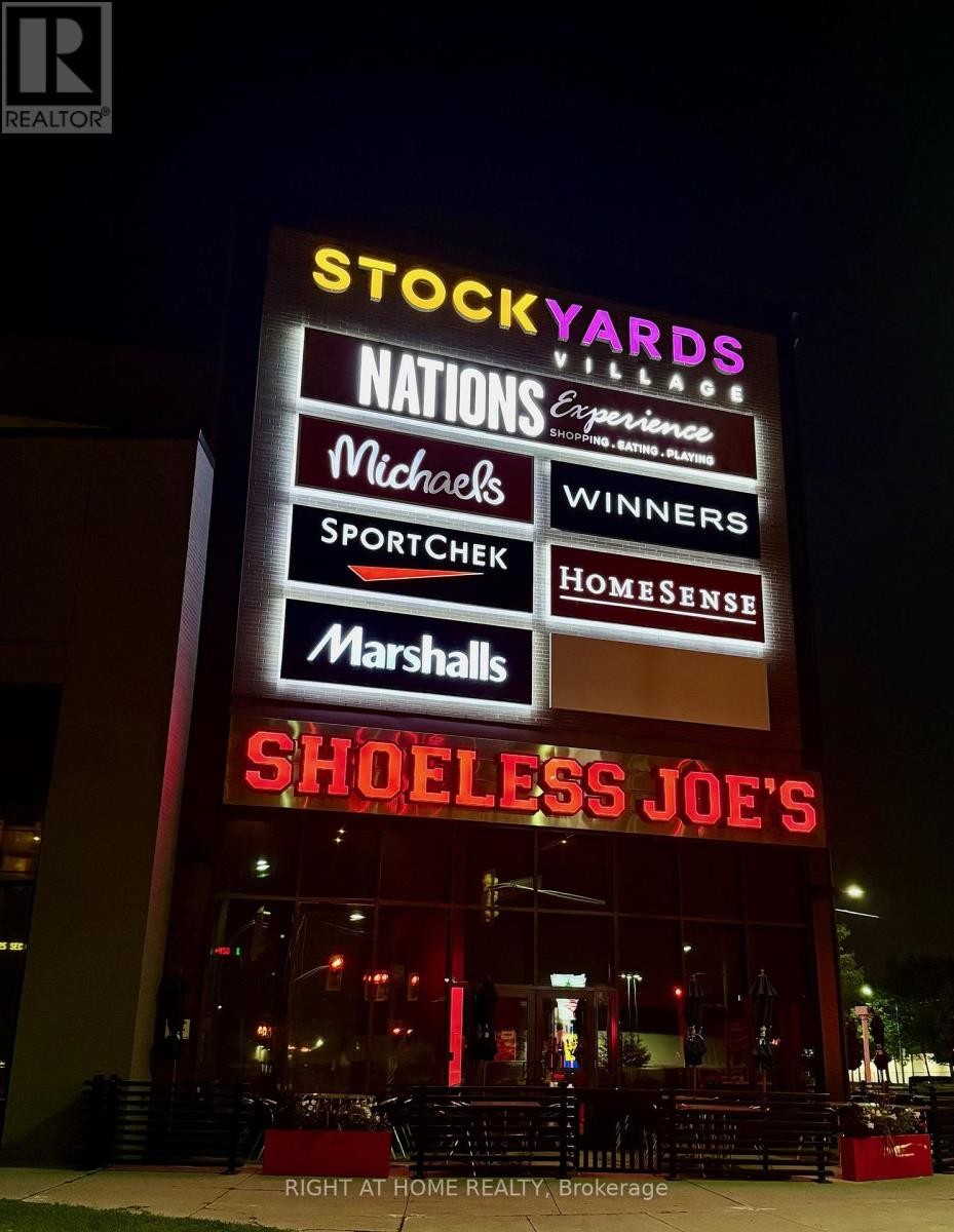 












154 EDINBOROUGH COURT

,
Toronto (Rockcliffe-Smythe),




Ontario
M6N2E8

