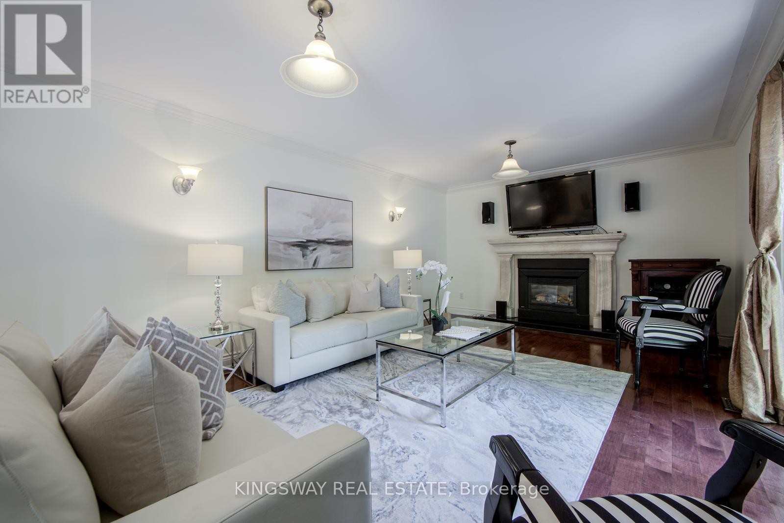 












1368 BUNSDEN AVENUE

,
Mississauga (Sheridan),




Ontario
L5H3T9

