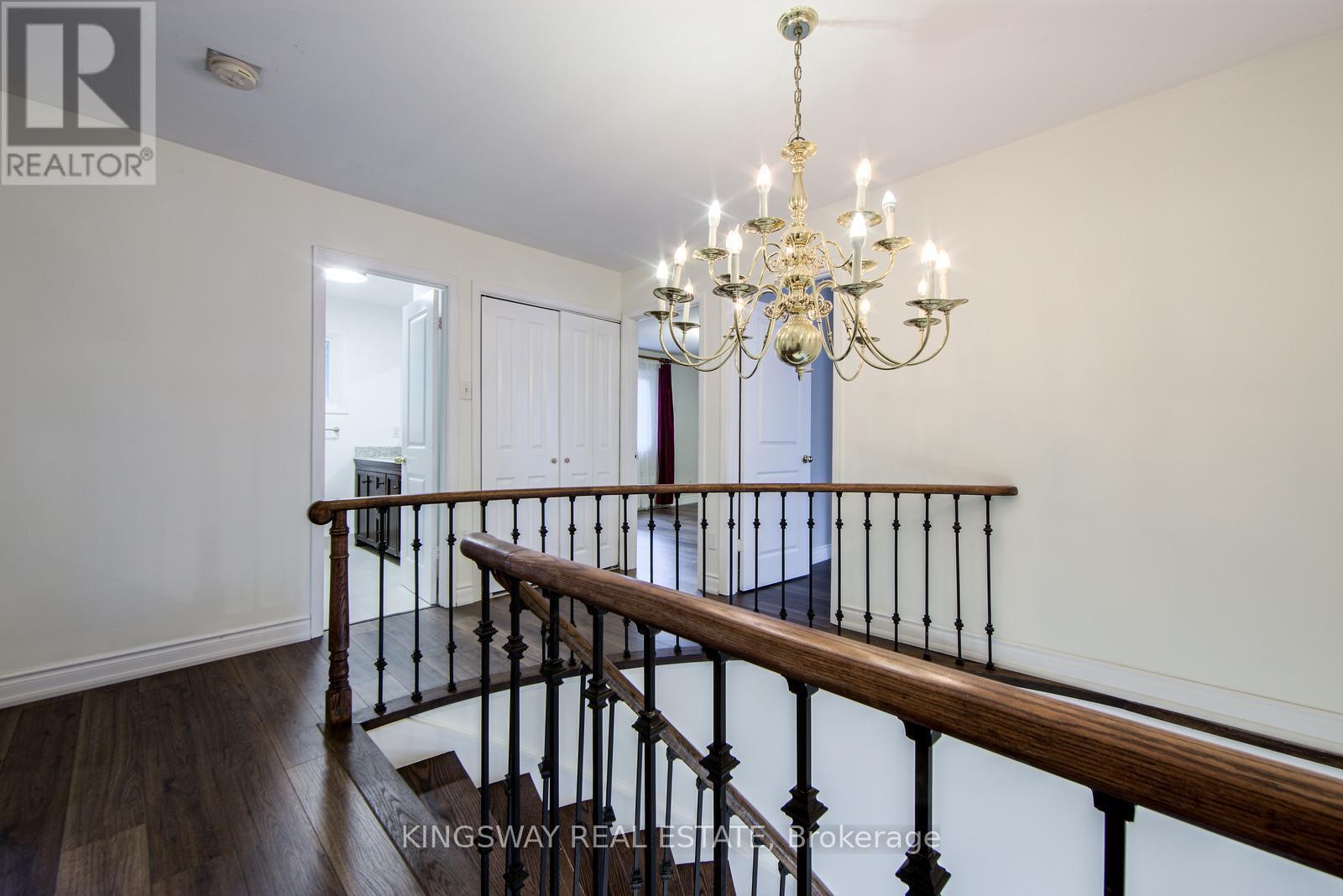 












1368 BUNSDEN AVENUE

,
Mississauga (Sheridan),




Ontario
L5H3T9

