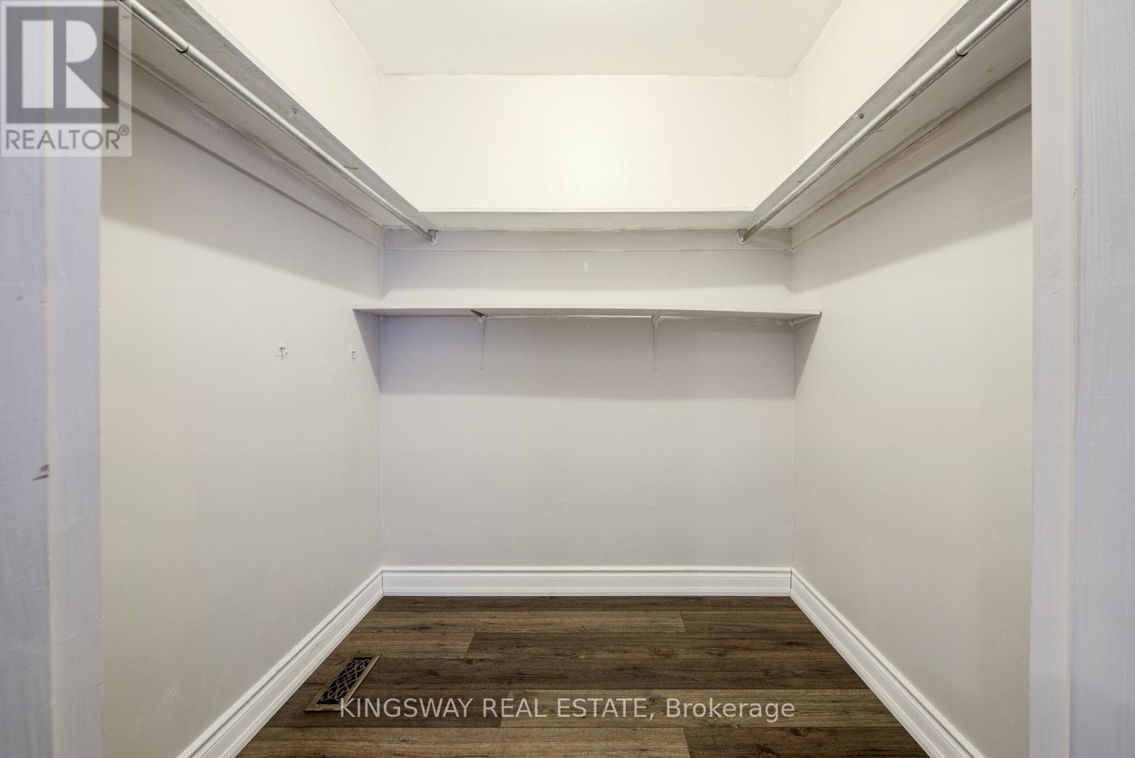 












1368 BUNSDEN AVENUE

,
Mississauga (Sheridan),




Ontario
L5H3T9

