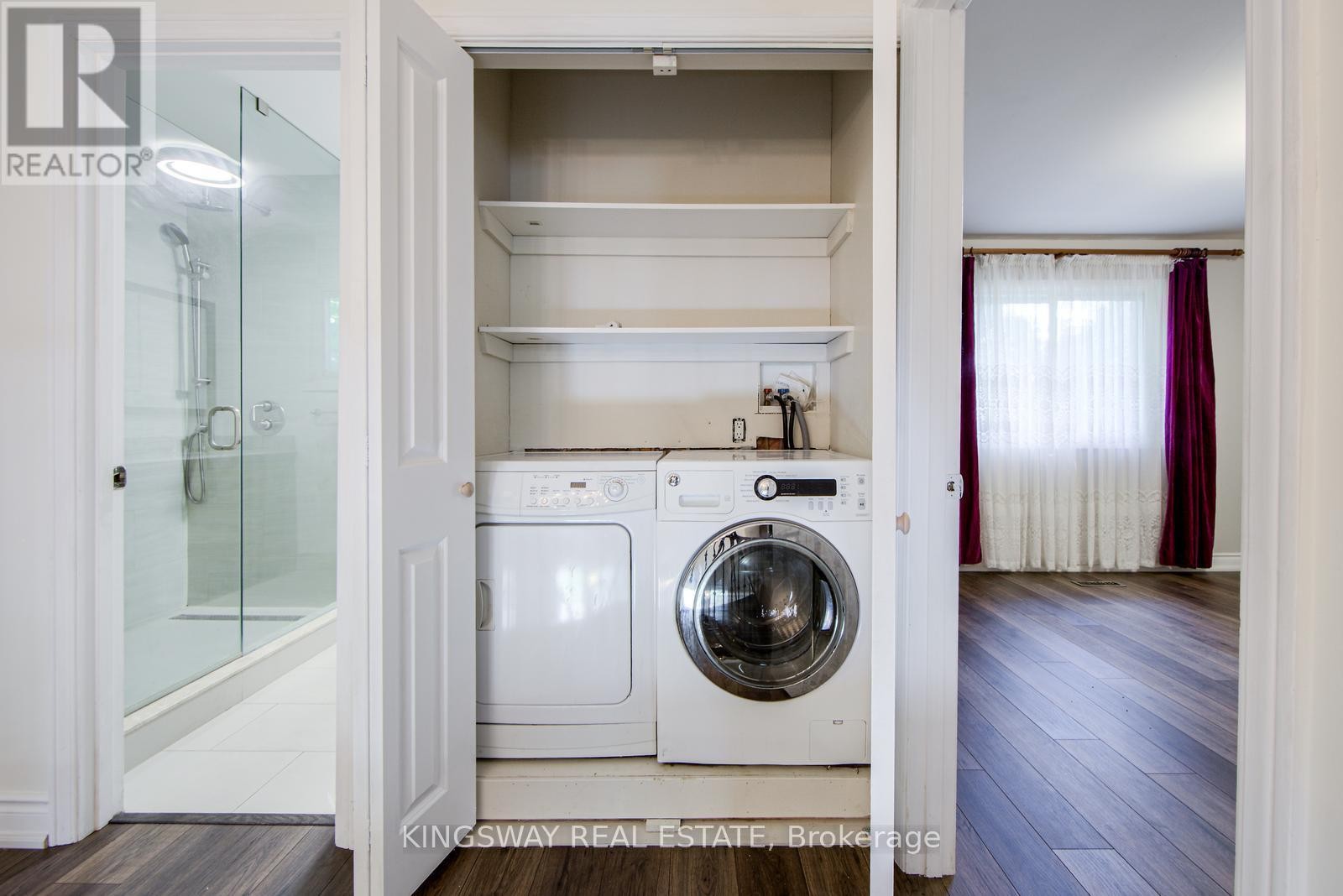 












1368 BUNSDEN AVENUE

,
Mississauga (Sheridan),




Ontario
L5H3T9

