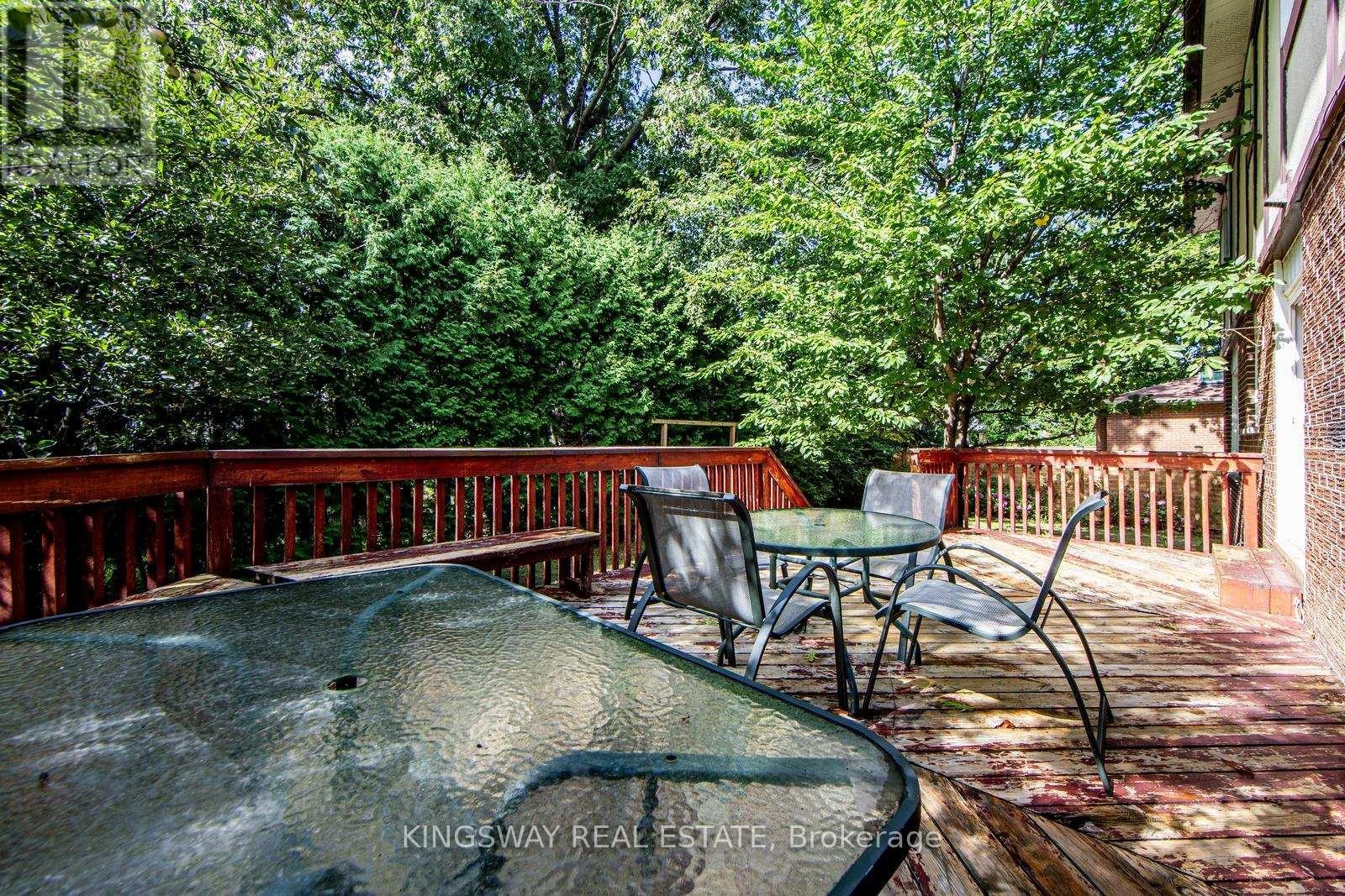 












1368 BUNSDEN AVENUE

,
Mississauga (Sheridan),




Ontario
L5H3T9

