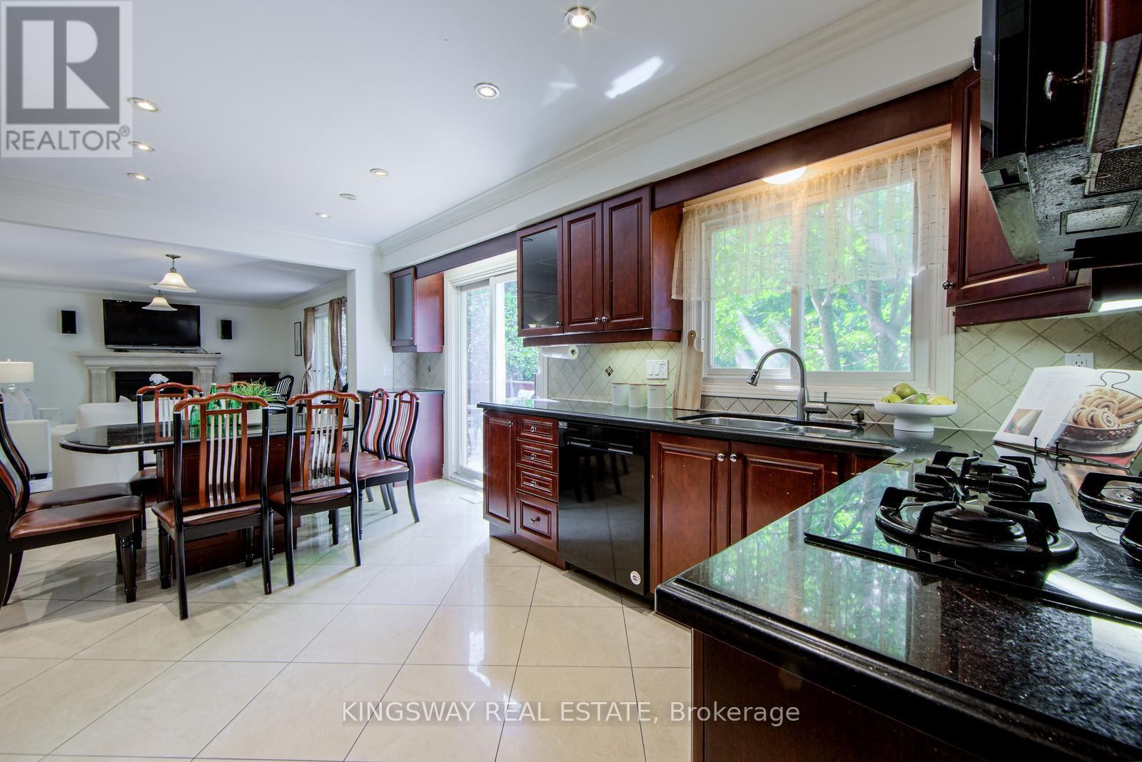 












1368 BUNSDEN AVENUE

,
Mississauga (Sheridan),




Ontario
L5H3T9

