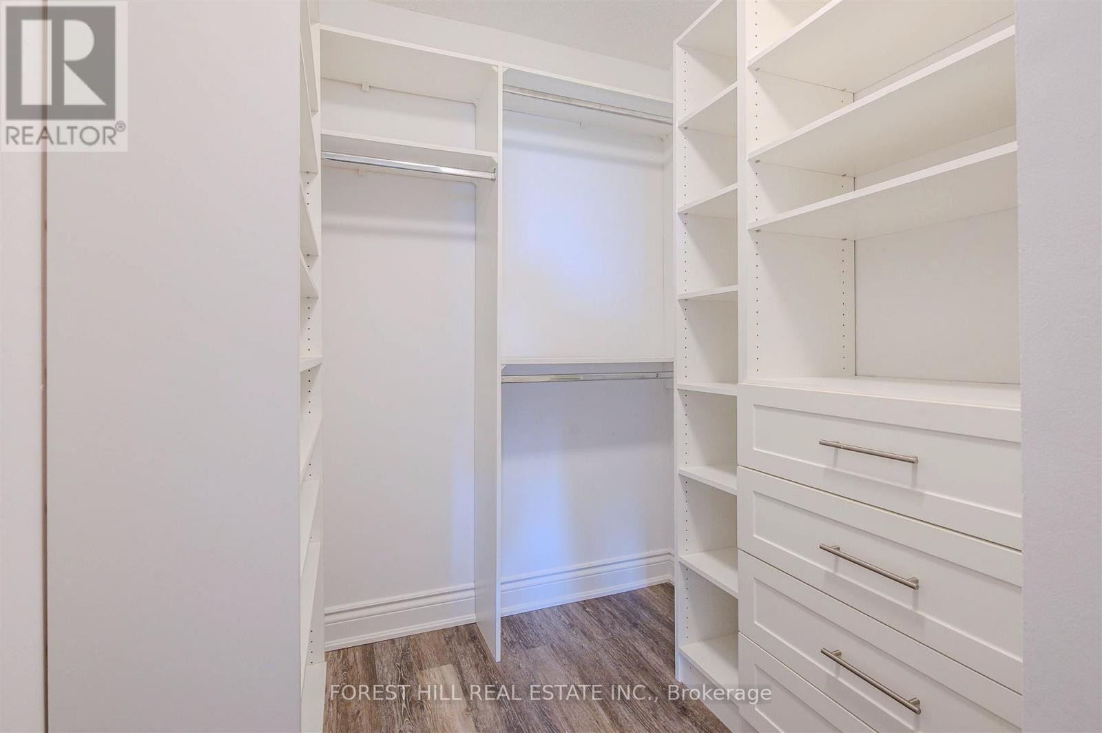 












1102 - 2045 LAKE SHORE BOULEVARD W

,
Toronto (Mimico),




Ontario
M8V2Z6

