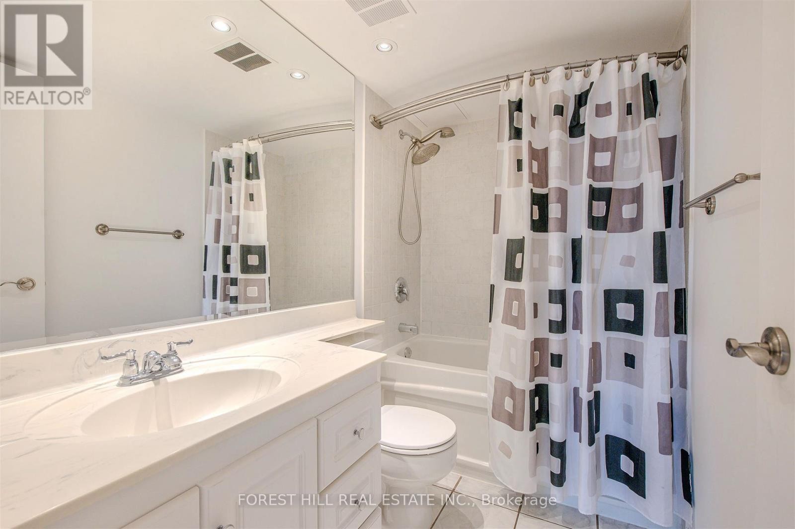 












1102 - 2045 LAKE SHORE BOULEVARD W

,
Toronto (Mimico),




Ontario
M8V2Z6

