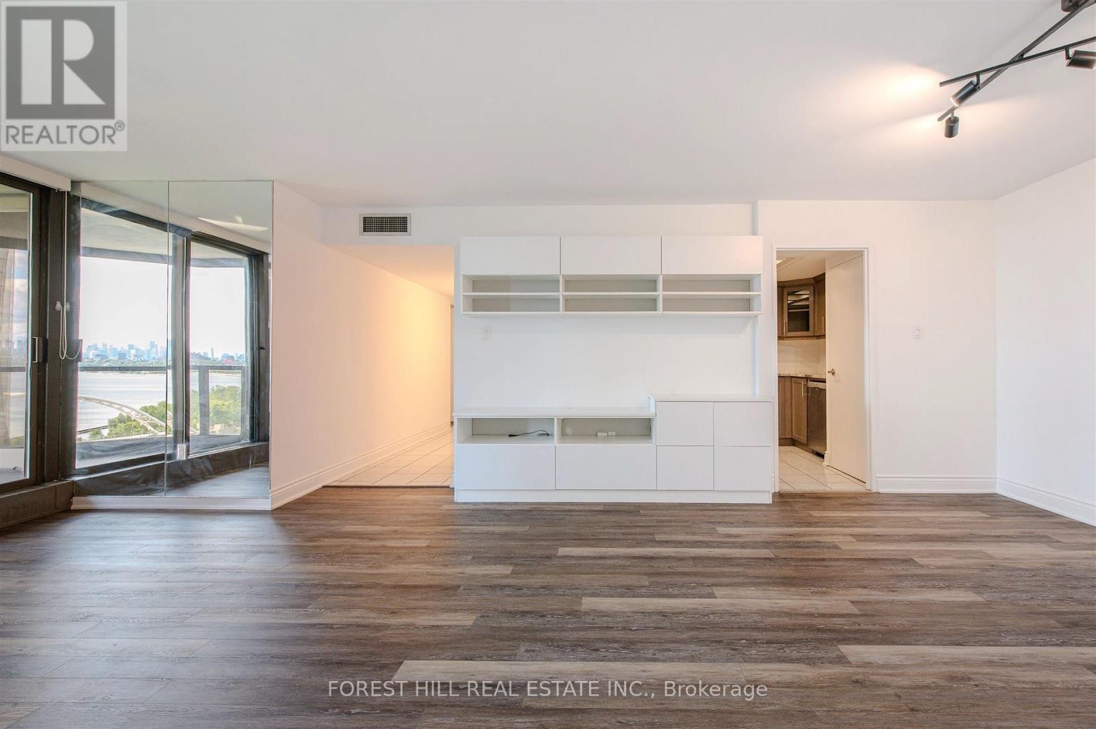 












1102 - 2045 LAKE SHORE BOULEVARD W

,
Toronto (Mimico),




Ontario
M8V2Z6

