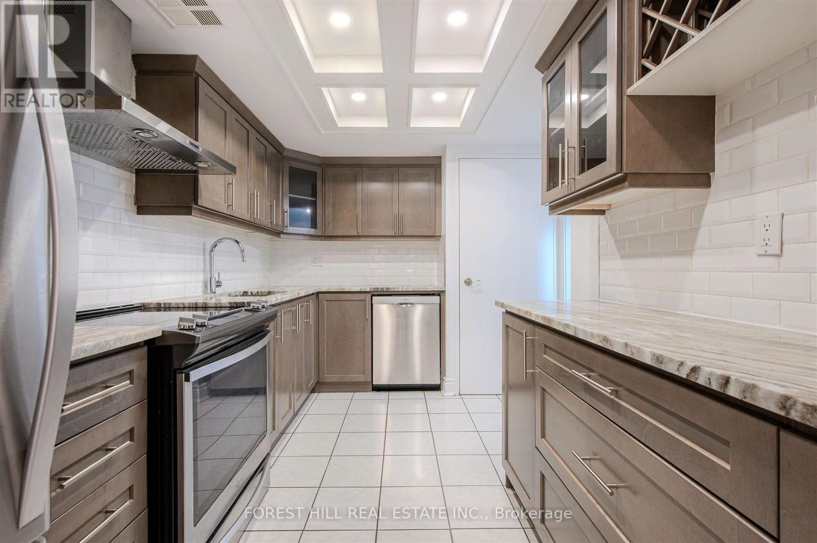 












1102 - 2045 LAKE SHORE BOULEVARD W

,
Toronto (Mimico),




Ontario
M8V2Z6

