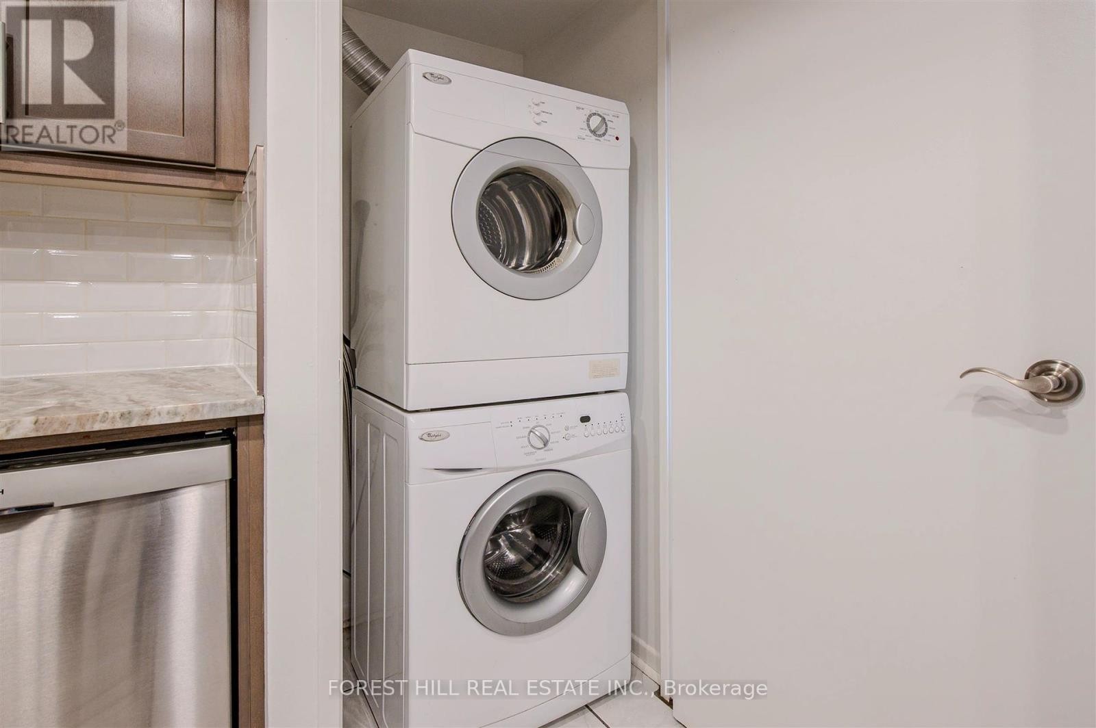 












1102 - 2045 LAKE SHORE BOULEVARD W

,
Toronto (Mimico),




Ontario
M8V2Z6

