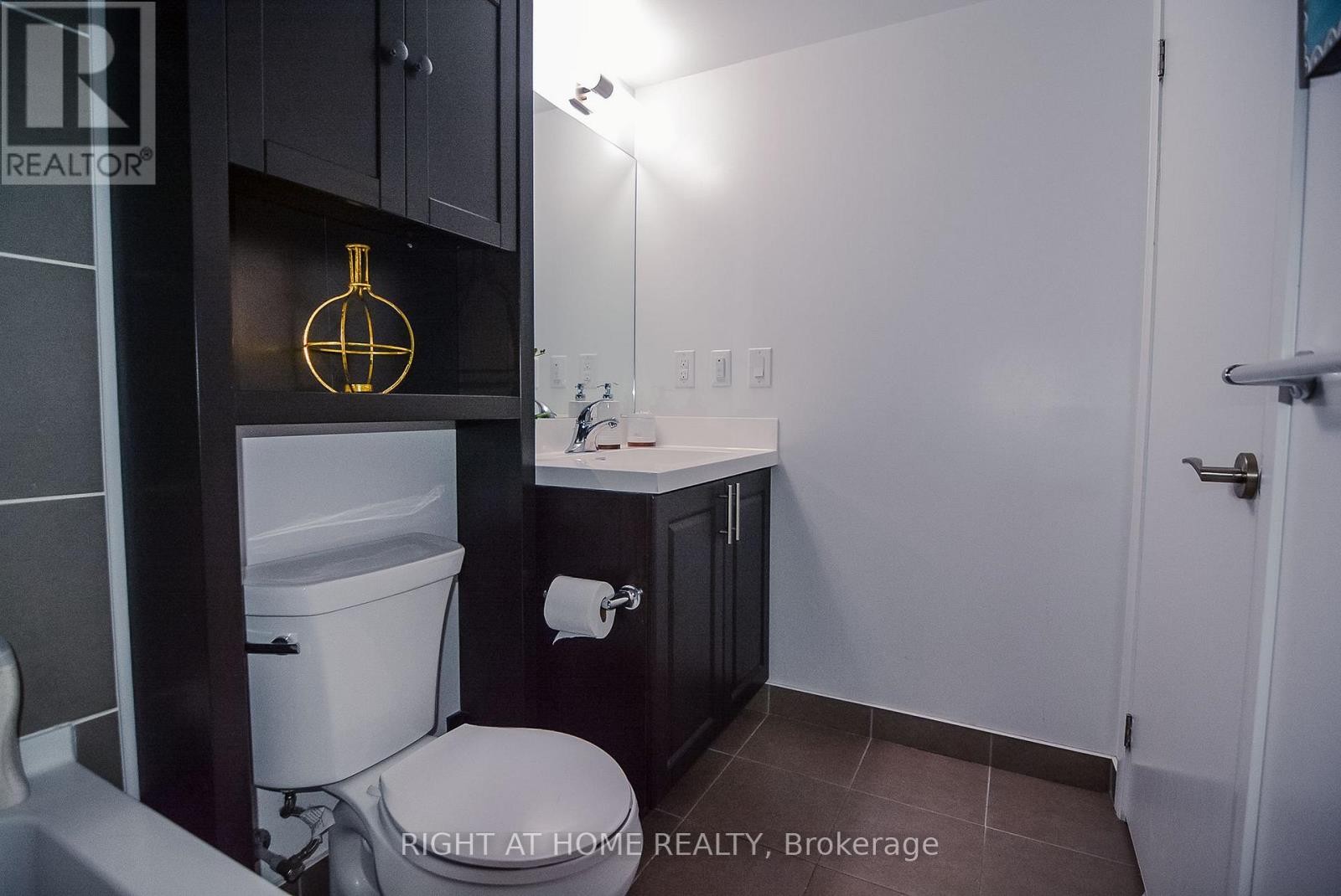 












1001 - 3091 DUFFERIN STREET

,
Toronto (Yorkdale-Glen Park),




Ontario
M6A0C4


