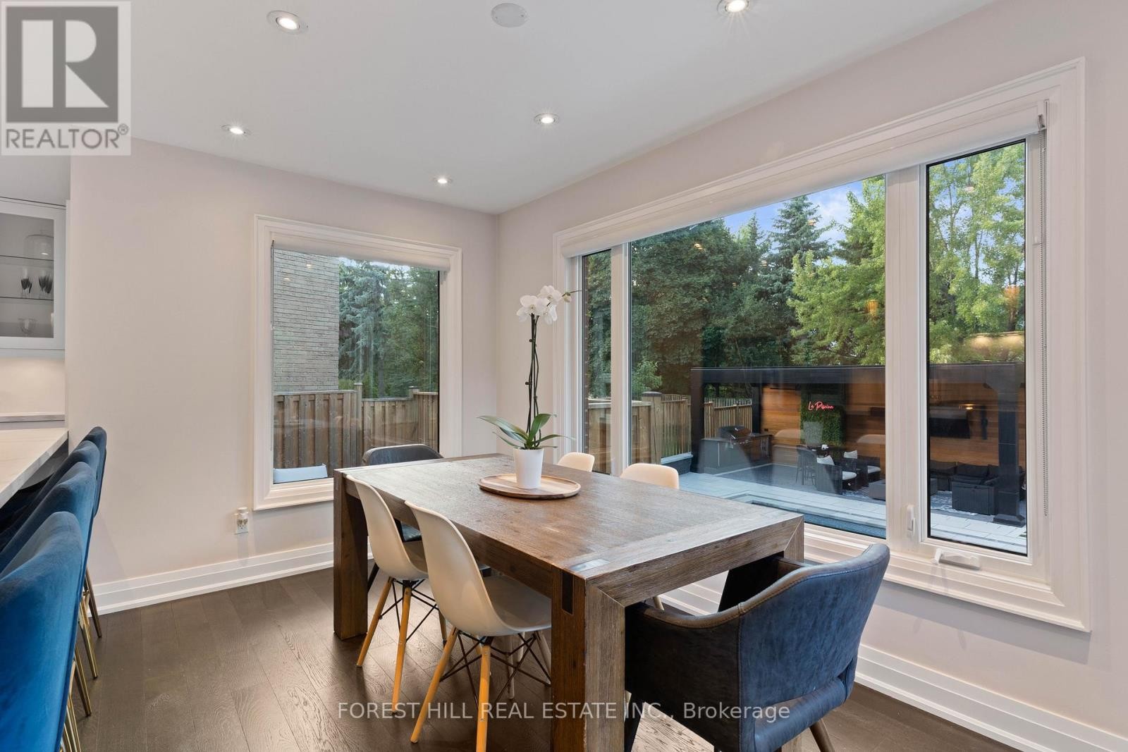 












6633 EASTRIDGE ROAD

,
Mississauga (Meadowvale),




Ontario
L5N4L8

