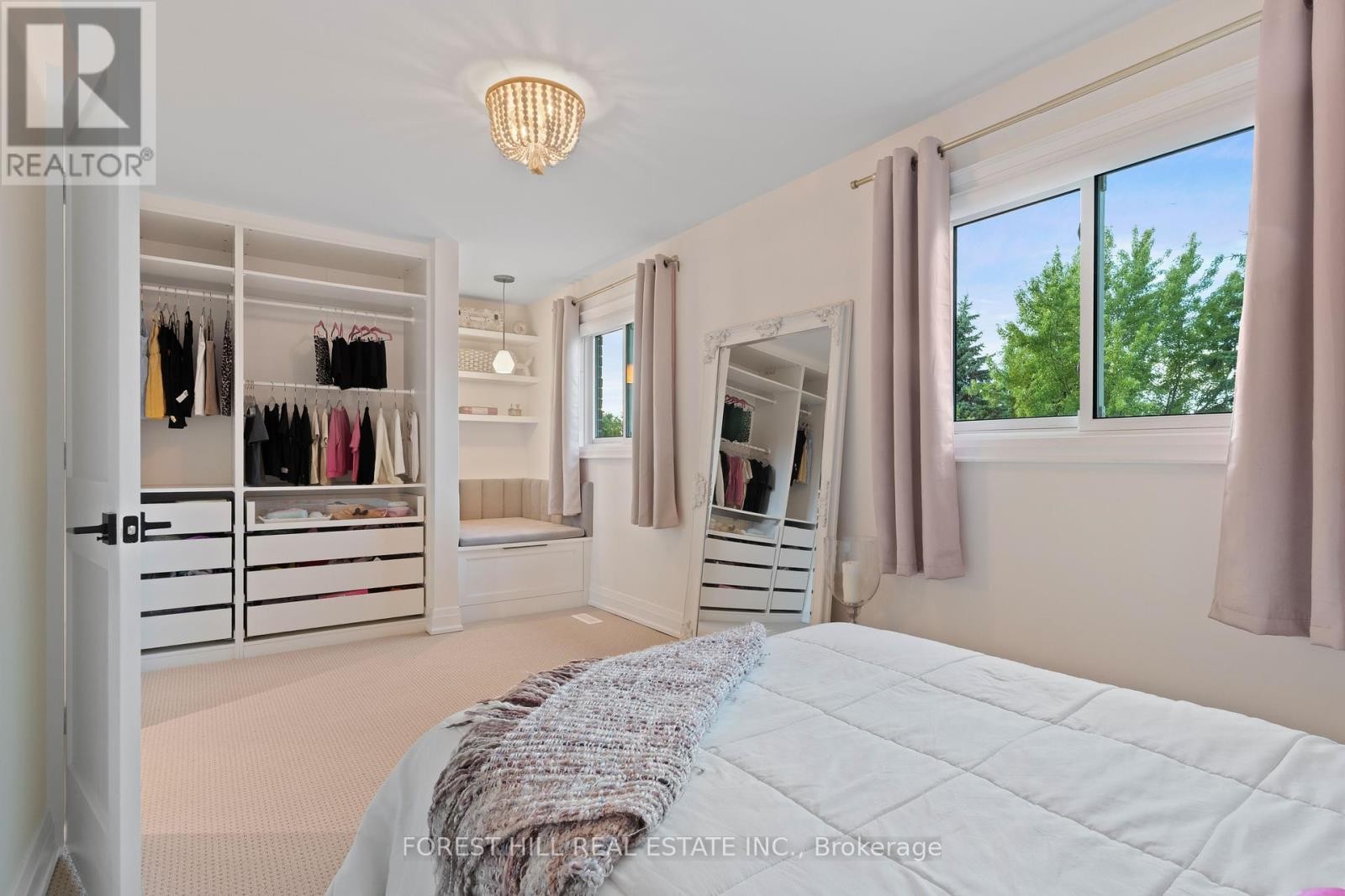 












6633 EASTRIDGE ROAD

,
Mississauga (Meadowvale),




Ontario
L5N4L8

