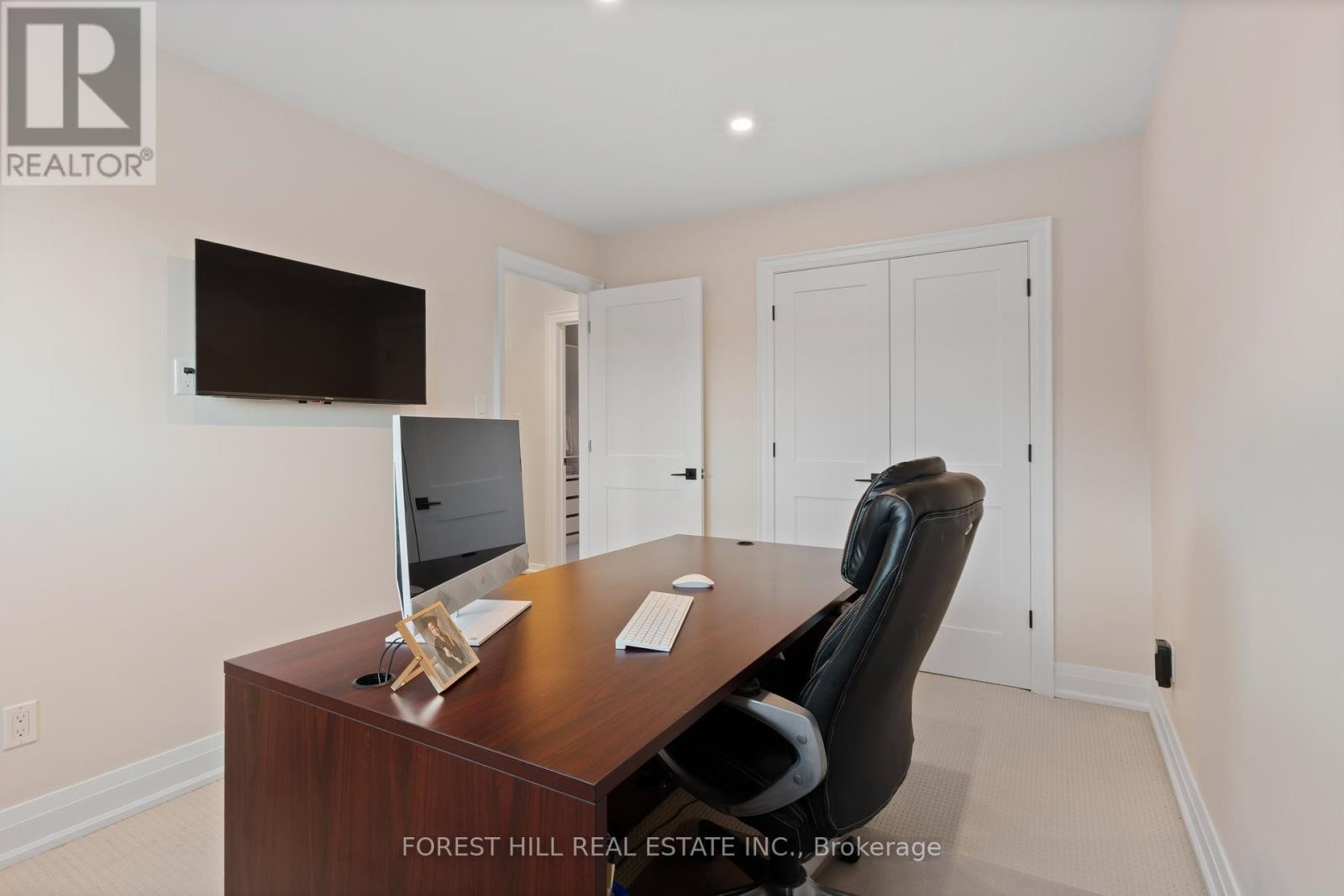 












6633 EASTRIDGE ROAD

,
Mississauga (Meadowvale),




Ontario
L5N4L8

