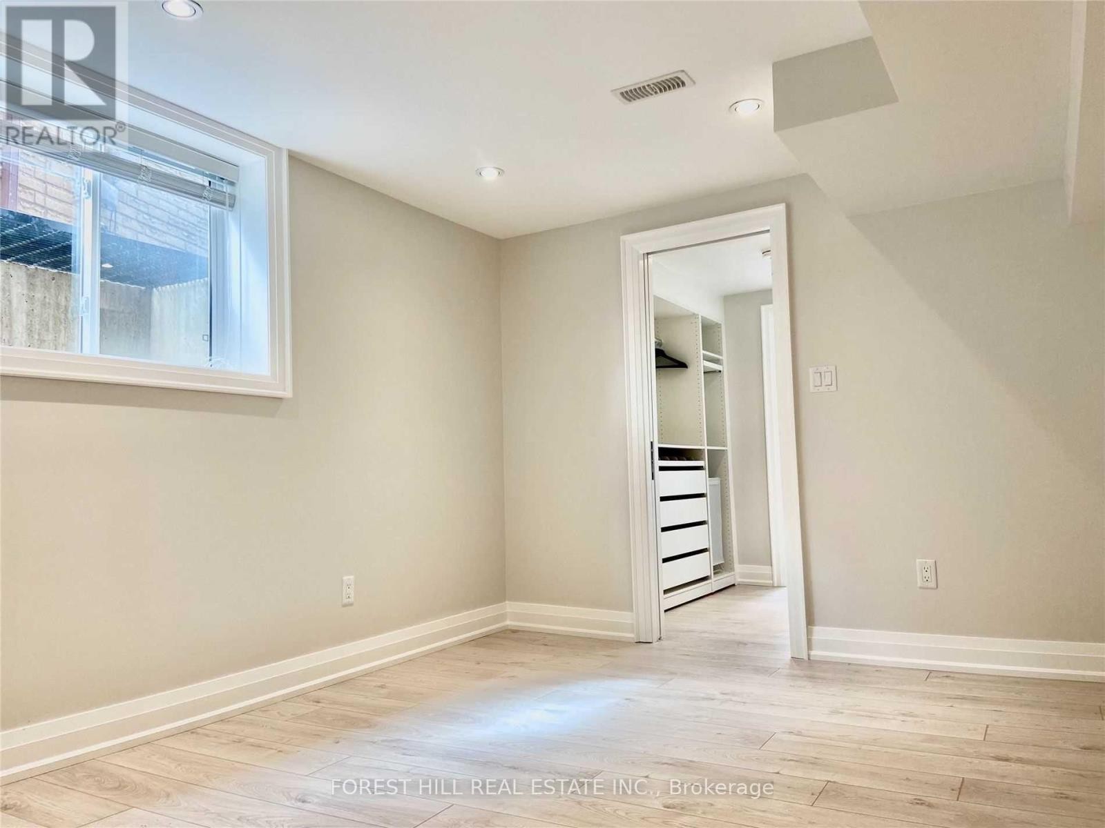 












6633 EASTRIDGE ROAD

,
Mississauga (Meadowvale),




Ontario
L5N4L8

