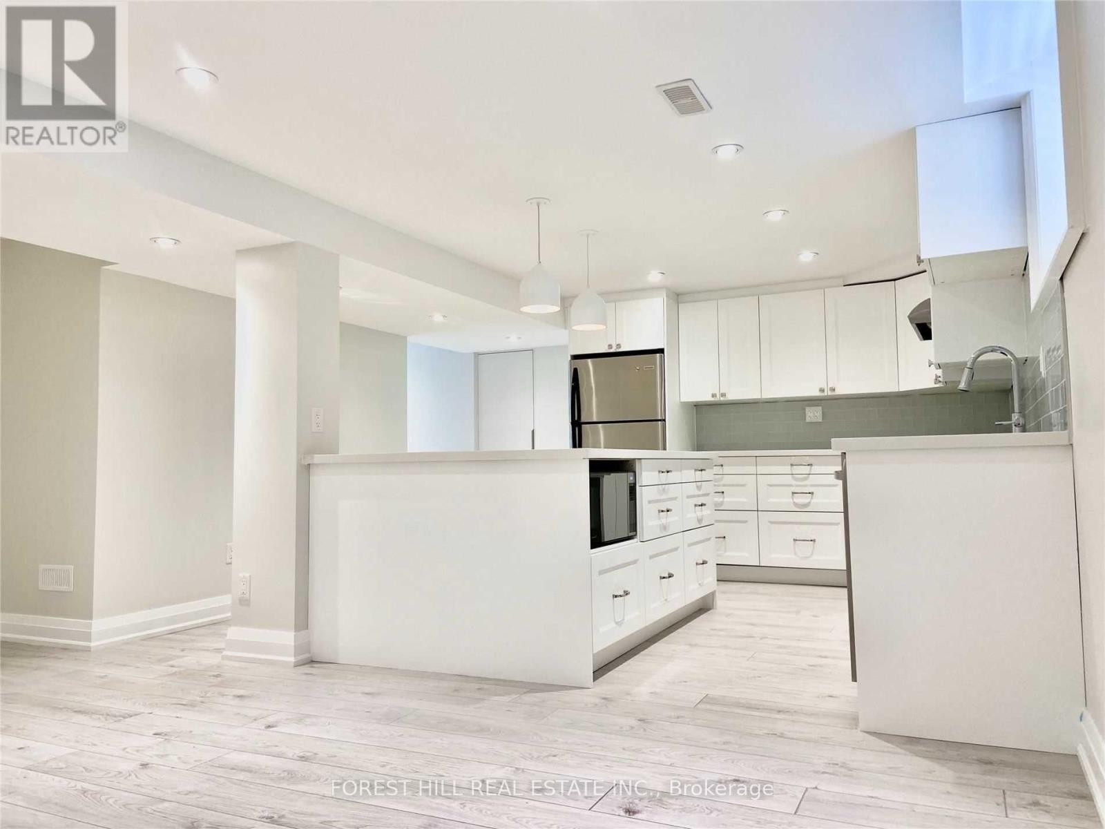 












6633 EASTRIDGE ROAD

,
Mississauga (Meadowvale),




Ontario
L5N4L8

