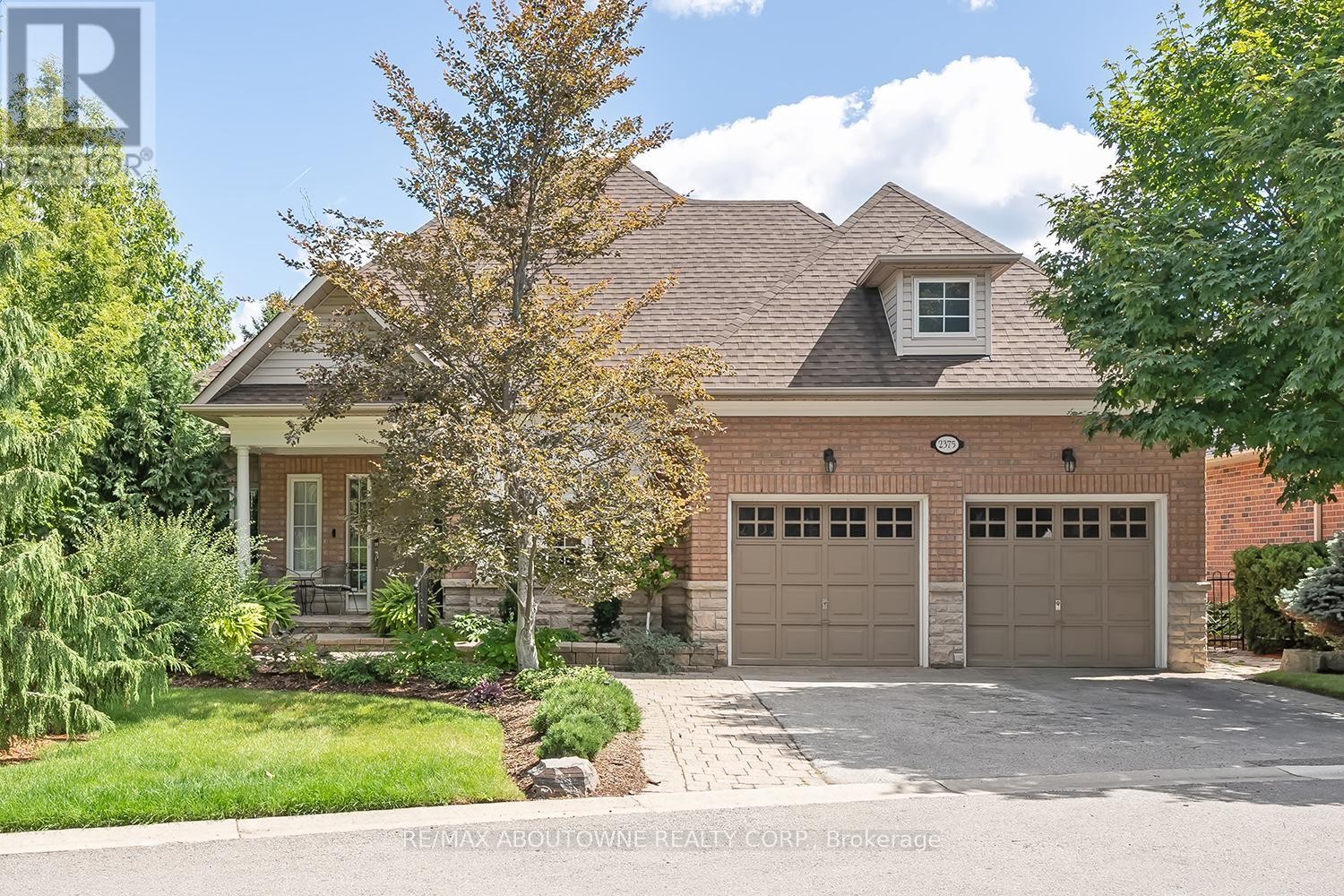 












2375 RAVINE GATE

,
Oakville (GA Glen Abbey),




Ontario
L6M4R1

