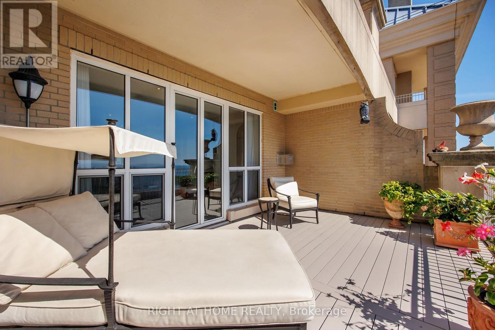 












PH1501 - 2287 LAKE SHORE BOULEVARD W

,
Toronto (Mimico),




Ontario
M8V3Y1


