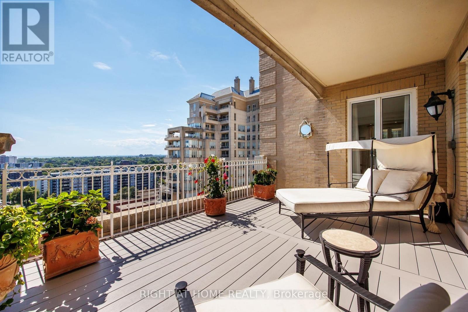 












PH1501 - 2287 LAKE SHORE BOULEVARD W

,
Toronto (Mimico),




Ontario
M8V3Y1

